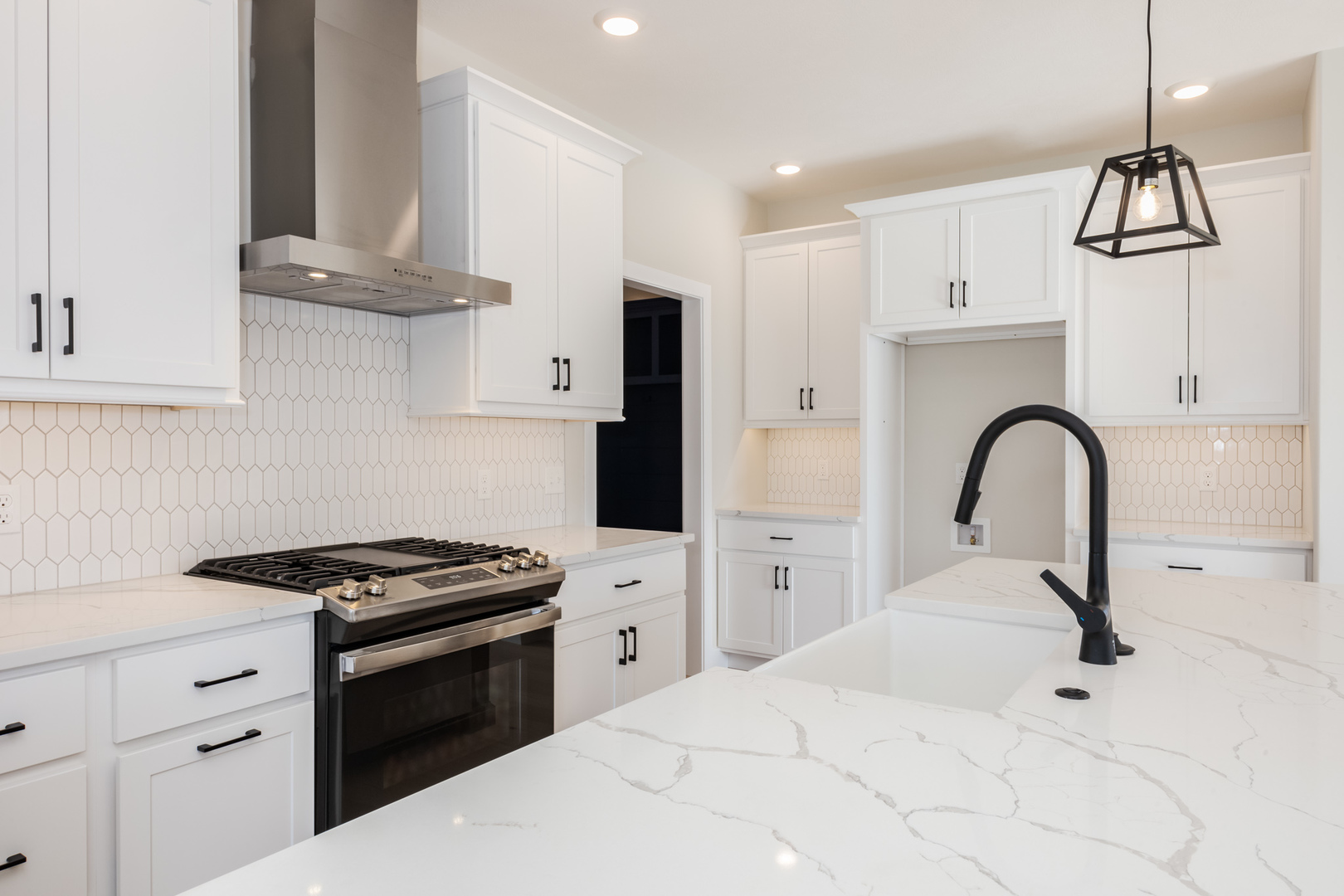 Bloomington, Illinois, 61705, United States, 4 Bedrooms Bedrooms, ,4 BathroomsBathrooms,Residential,For Sale,1957055