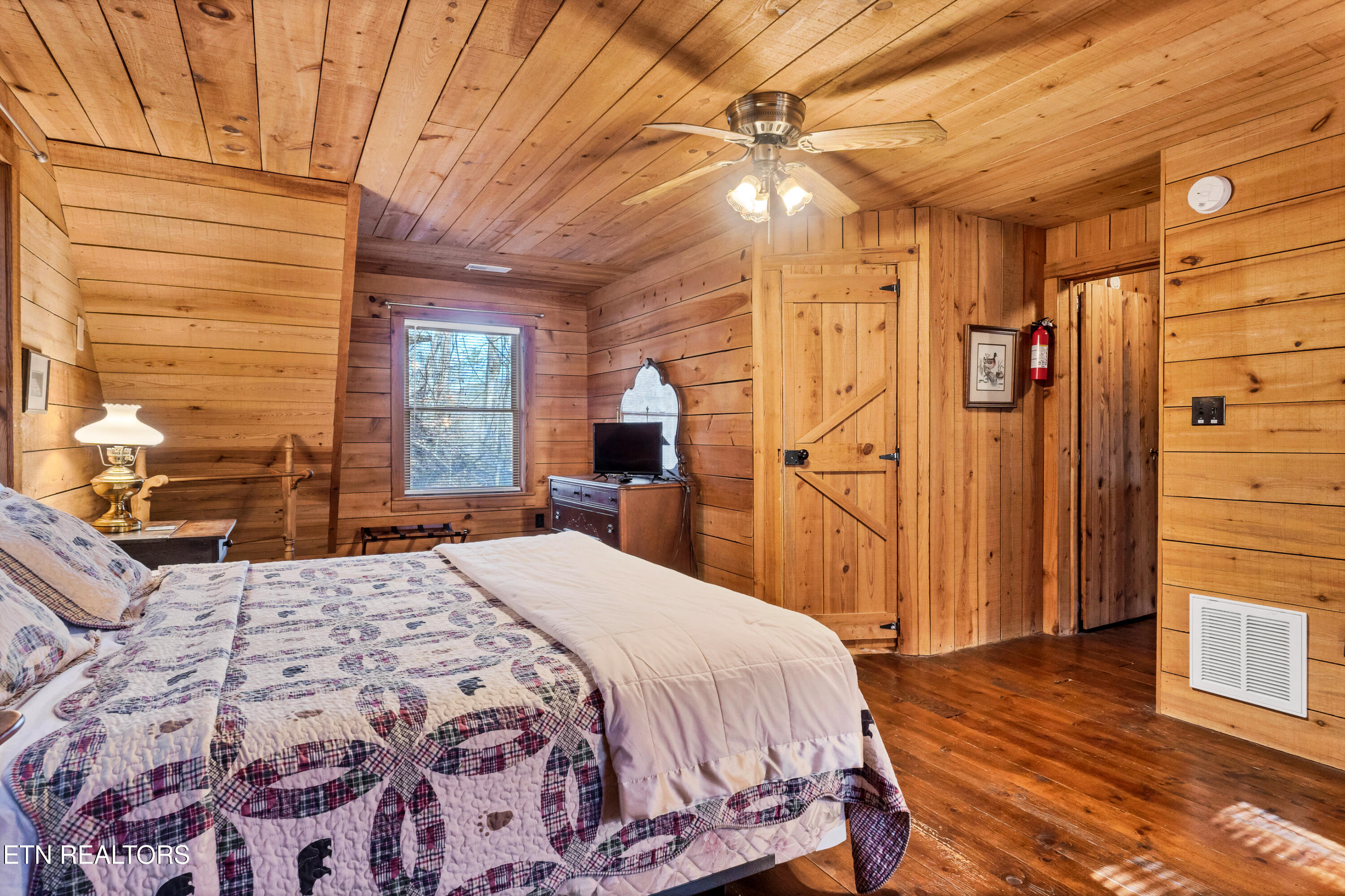 Townsend, Tennessee, 37882, United States, 2 Bedrooms Bedrooms, ,3 BathroomsBathrooms,Residential,For Sale,2010973