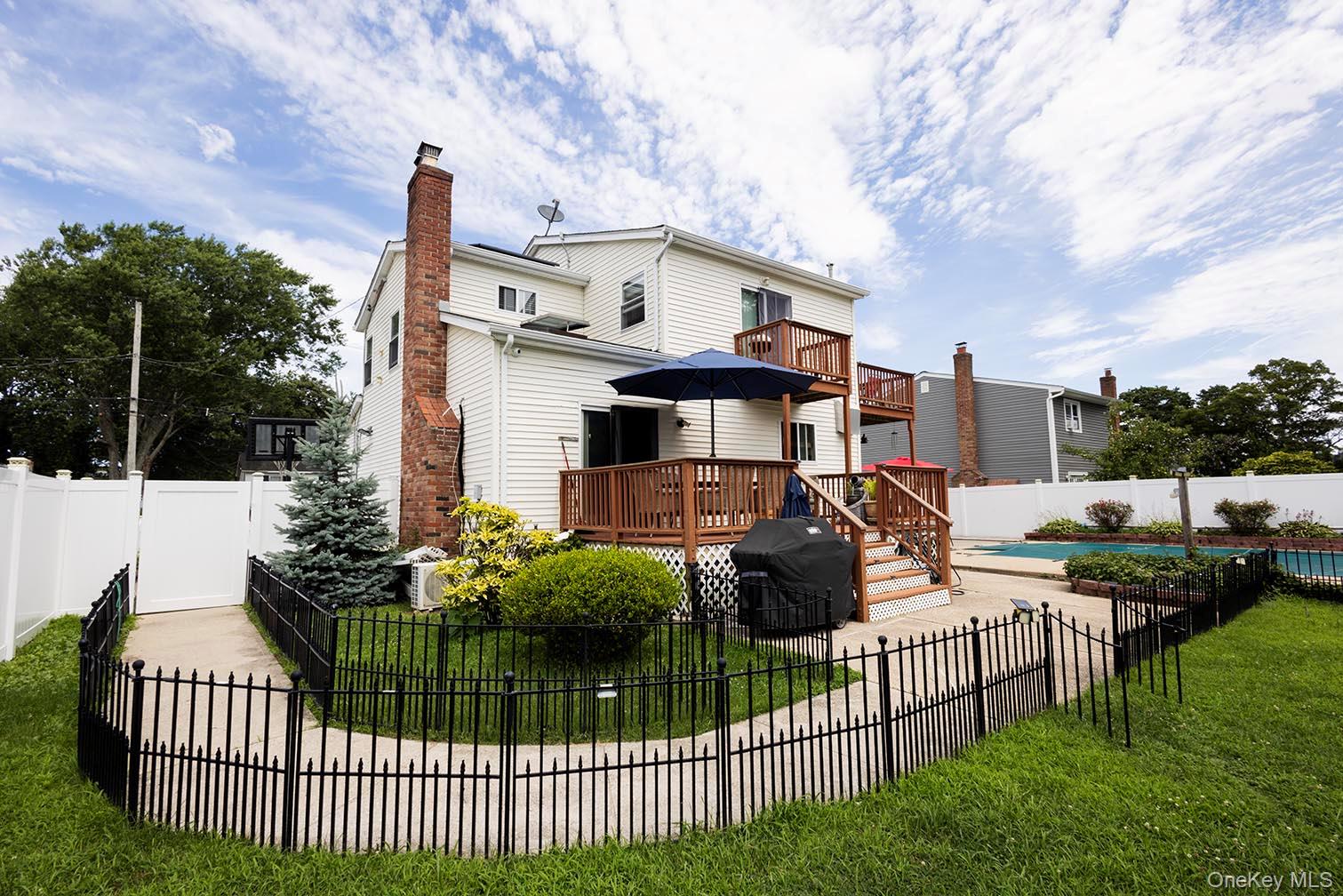 Shirley, New York, 11967, United States, 4 Bedrooms Bedrooms, ,4 BathroomsBathrooms,Residential,For Sale,1901619