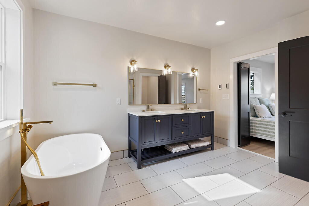 Gouldsboro, Maine, 04607, United States, 3 Bedrooms Bedrooms, ,2 BathroomsBathrooms,Residential,For Sale,1901122