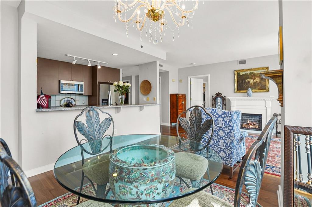 Atlanta, Georgia, 30326, United States, 2 Bedrooms Bedrooms, ,3 BathroomsBathrooms,Residential,For Sale,1949751