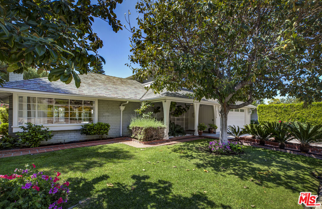 Los Angeles, California, 90027, United States, 4 Bedrooms Bedrooms, ,4 BathroomsBathrooms,Residential,For Sale,1918176