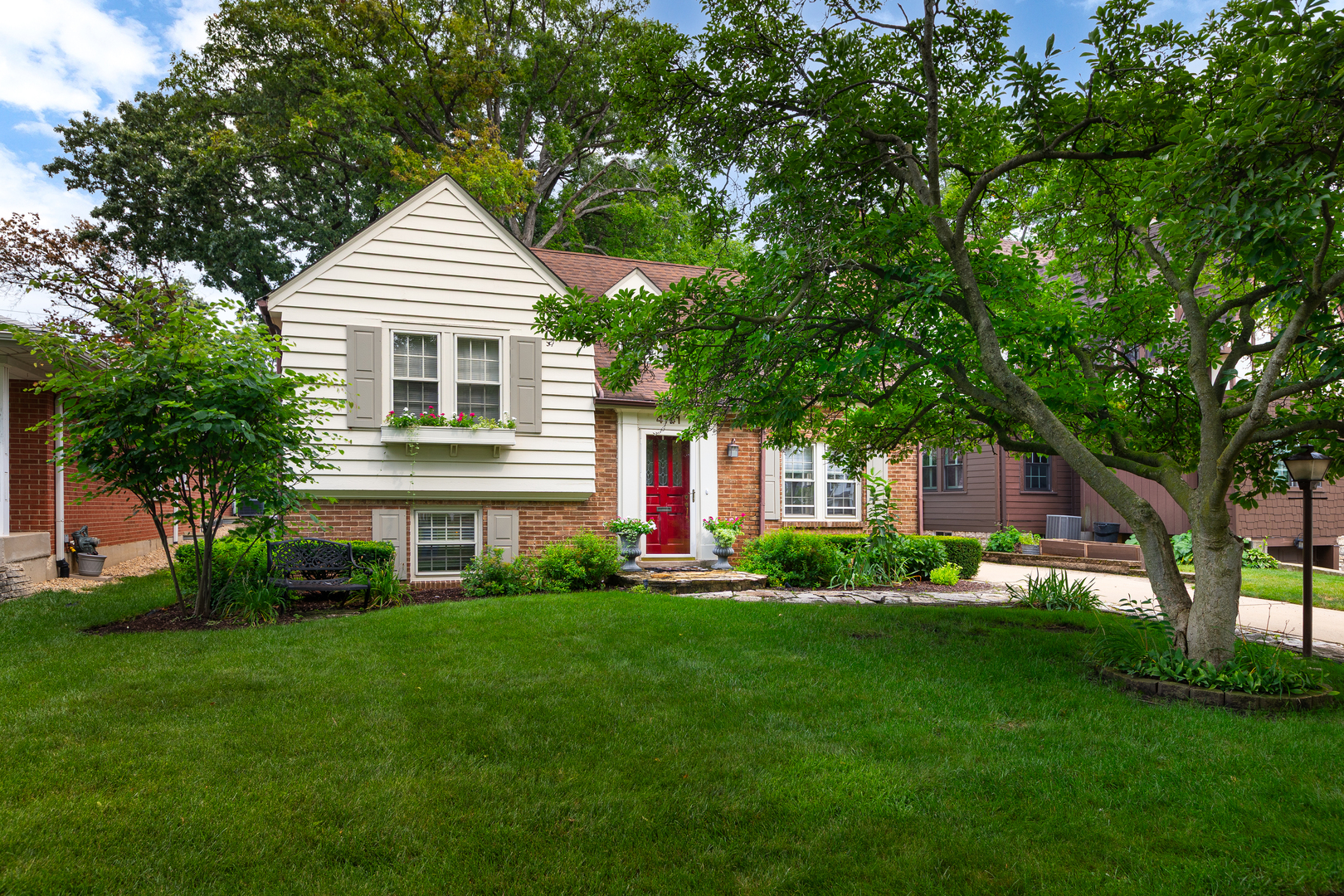 Downers Grove, Illinois, 60515, United States, 3 Bedrooms Bedrooms, ,3 BathroomsBathrooms,Residential,For Sale,1925036