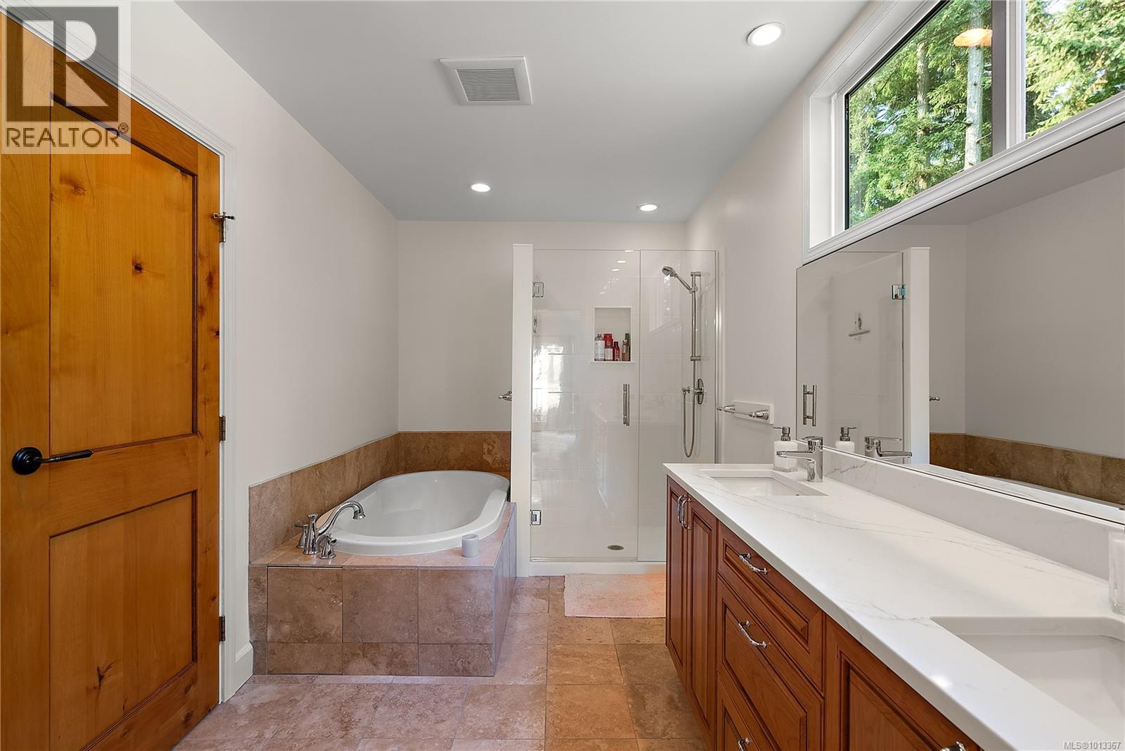 NORTH SAANICH, British Columbia, V8L 5L5, CA, 5 Bedrooms Bedrooms, ,4 BathroomsBathrooms,Residential,For Sale,1946996