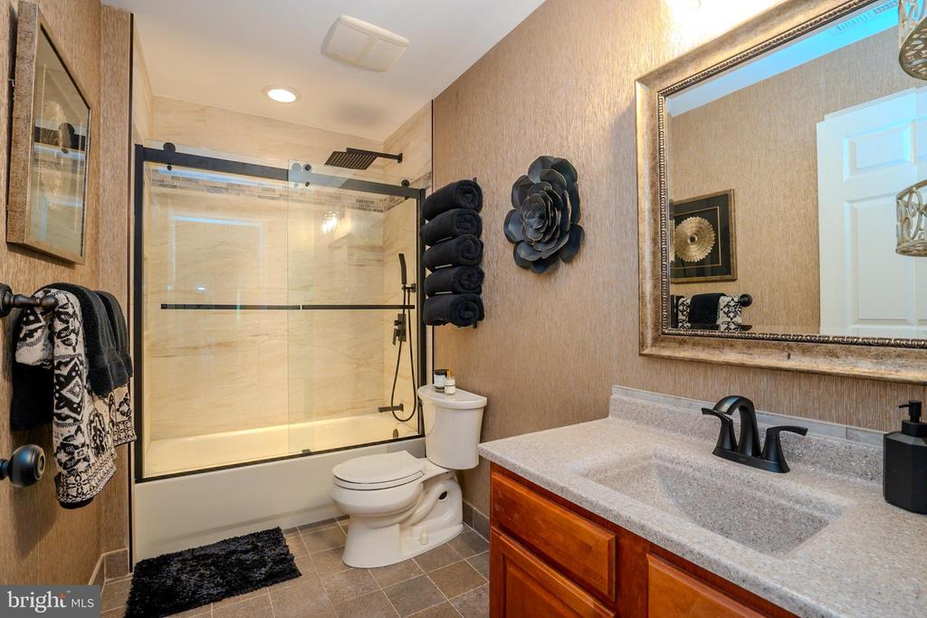 Monroe Township, New Jersey, 08831, United States, 5 Bedrooms Bedrooms, ,4 BathroomsBathrooms,Residential,For Sale,1895133