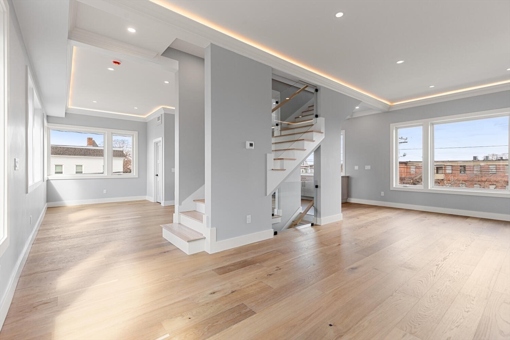 Waltham, Massachusetts, 02453, United States, 4 Bedrooms Bedrooms, ,4 BathroomsBathrooms,Residential,For Sale,1997475