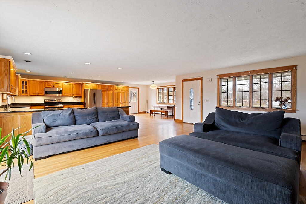 China, Maine, 04358, United States, 6 Bedrooms Bedrooms, ,3 BathroomsBathrooms,Residential,For Sale,1898689