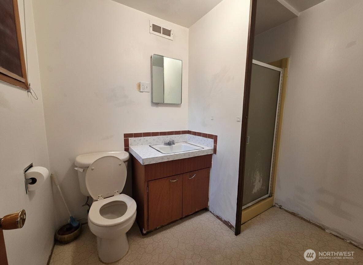 Seattle, Washington, 98106, United States, 4 Bedrooms Bedrooms, ,2 BathroomsBathrooms,Residential,For Sale,2048225