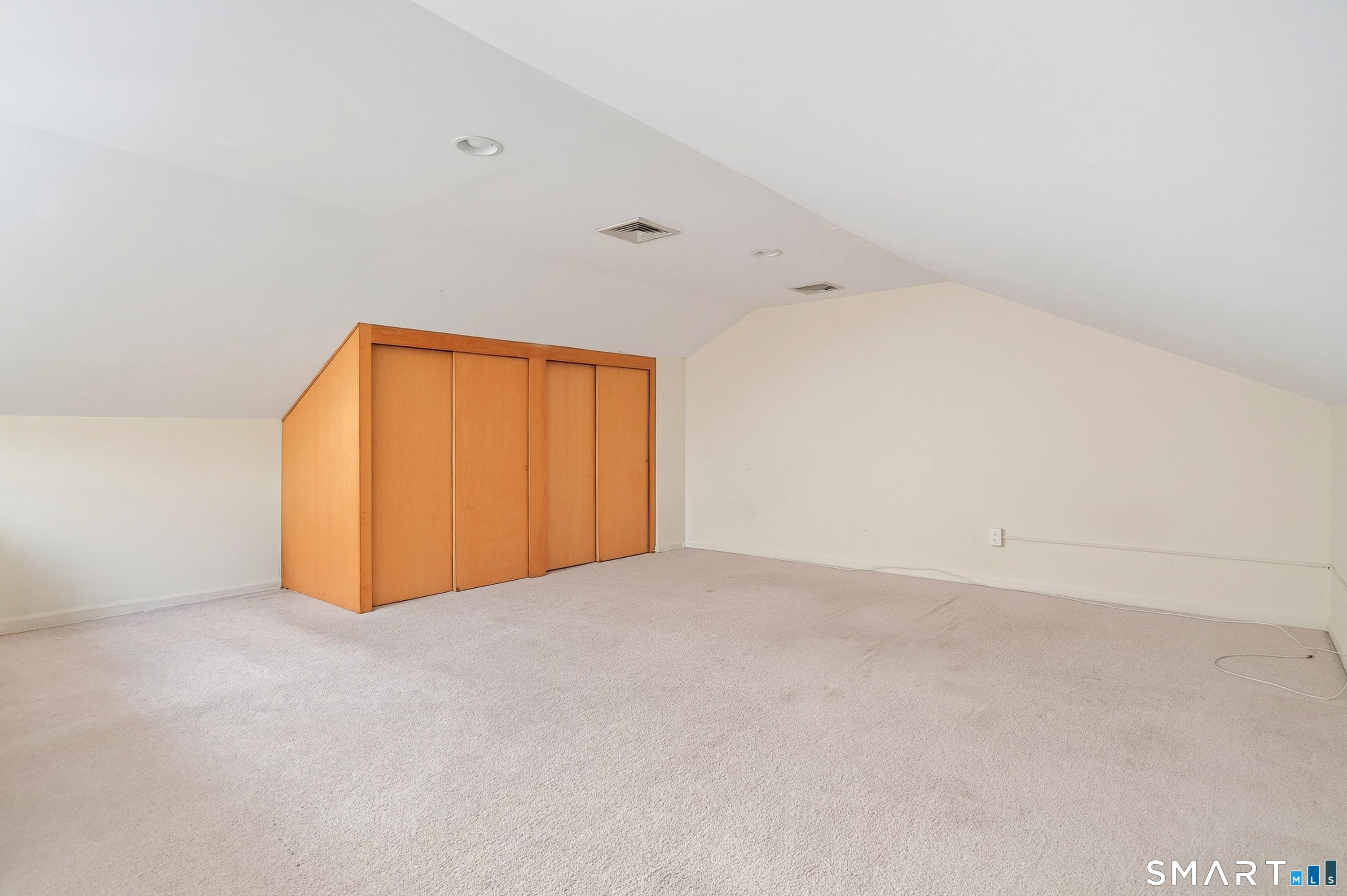 Greenwich, Connecticut, 06807, United States, 2 Bedrooms Bedrooms, ,4 BathroomsBathrooms,Residential,For Sale,2048631