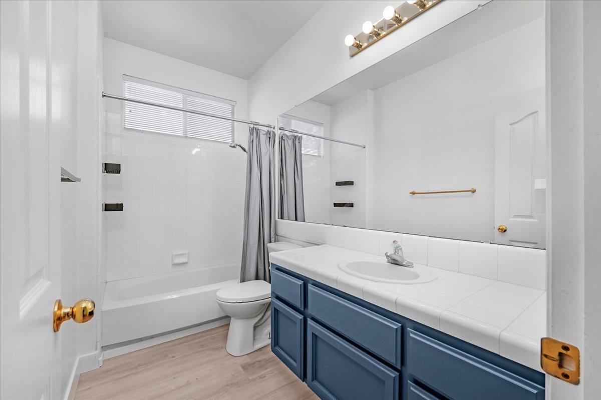 Clovis, California, 93611, United States, 5 Bedrooms Bedrooms, ,3 BathroomsBathrooms,Residential,For Sale,1924098