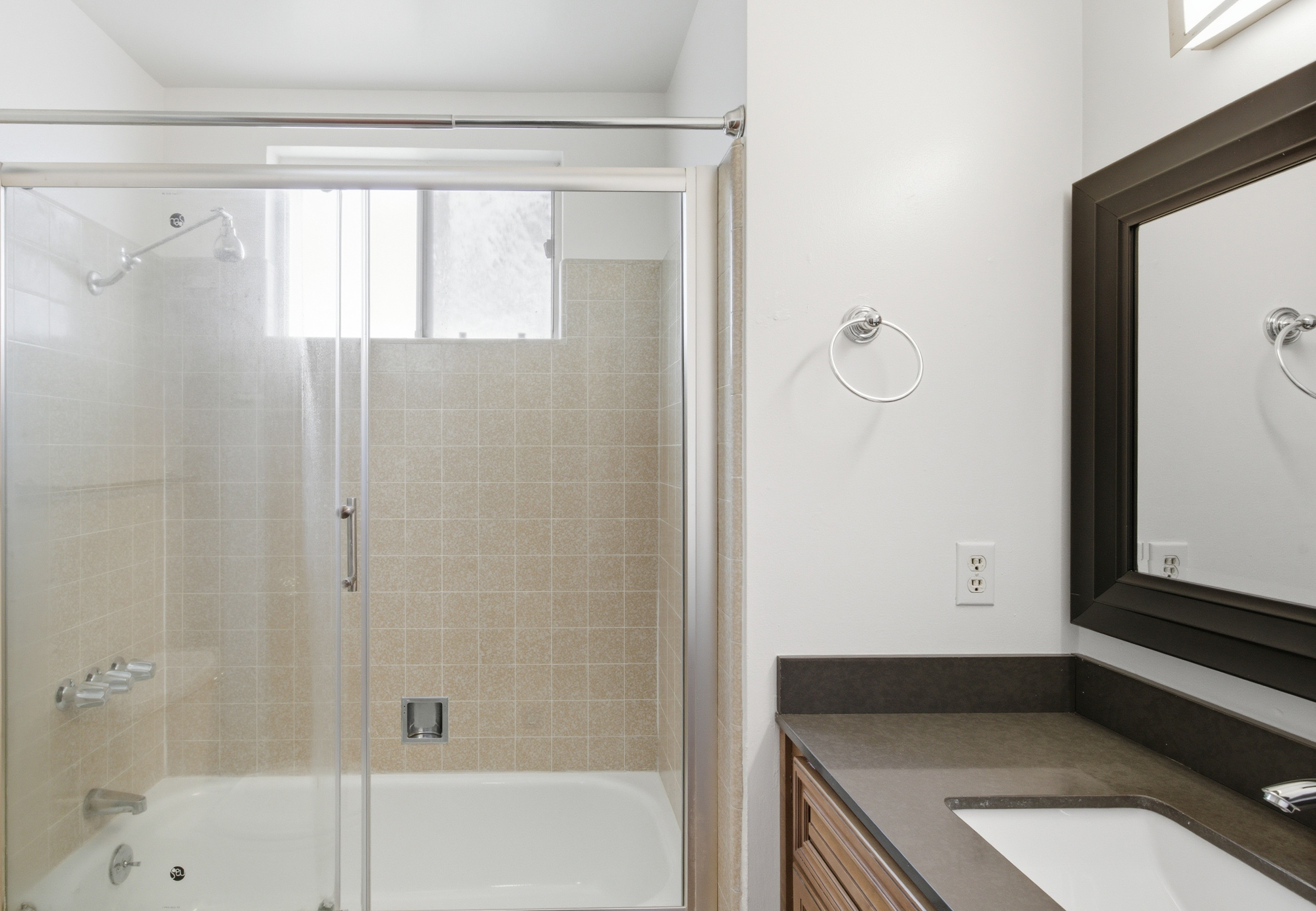  Rare Castro Valley Triplex Opportunity with Vacant Unit - 物件實景