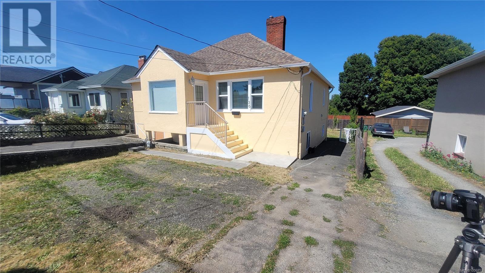 SAANICH, British Columbia, V9A 1B8, CA, 5 Bedrooms Bedrooms, ,2 BathroomsBathrooms,Residential,For Sale,1951080