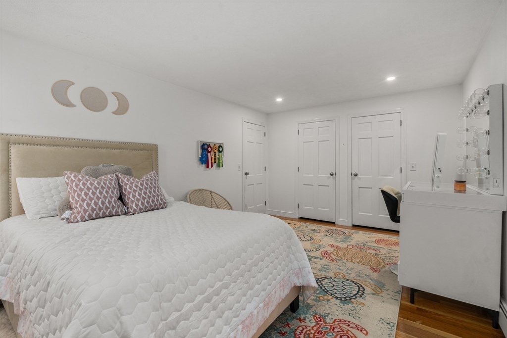 Framingham, Massachusetts, 01701, United States, 4 Bedrooms Bedrooms, ,3 BathroomsBathrooms,Residential,For Sale,1988124