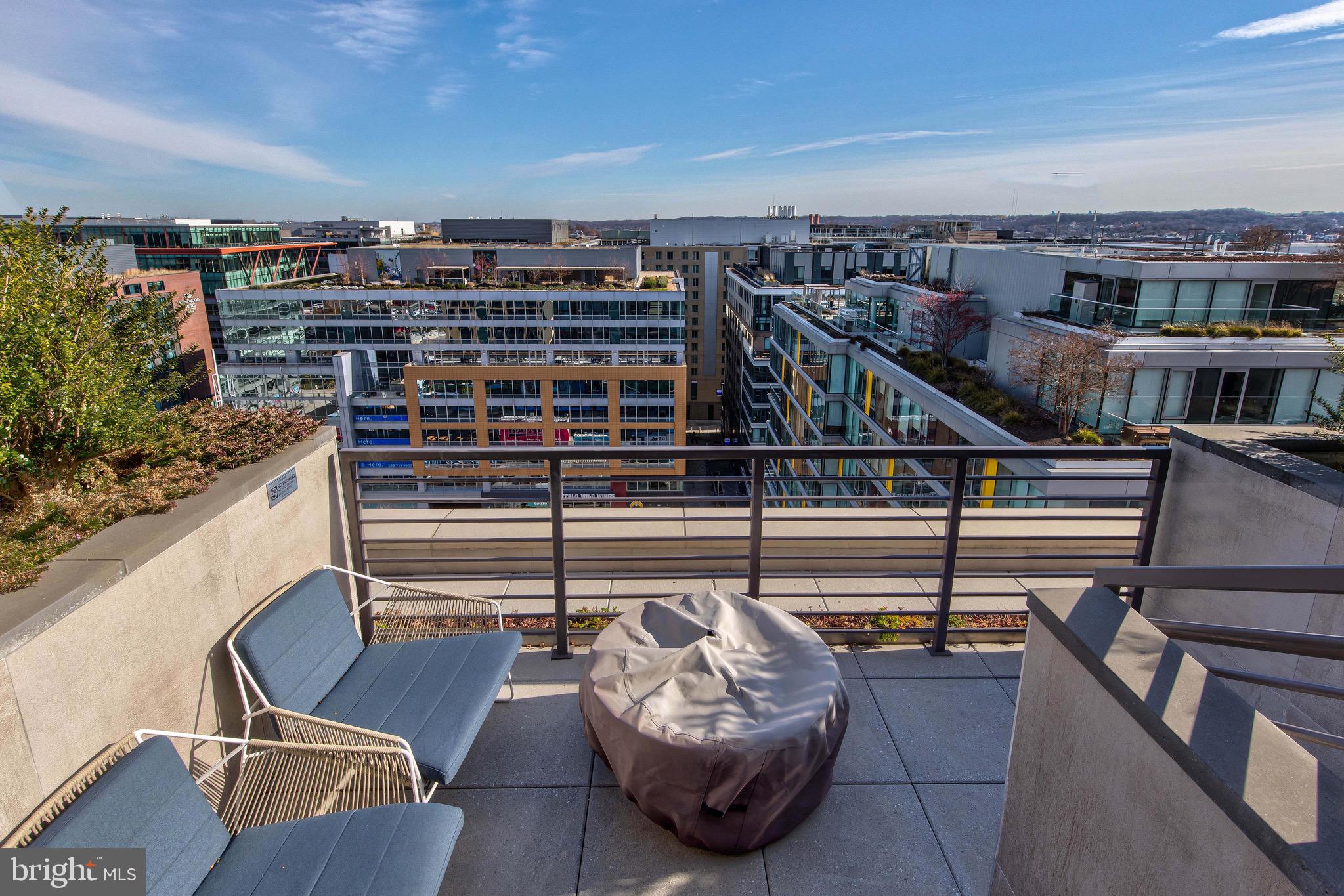 Washington, District of Columbia, 20003, United States, 2 Bedrooms Bedrooms, ,1 BathroomBathrooms,Residential,For Sale,1895194