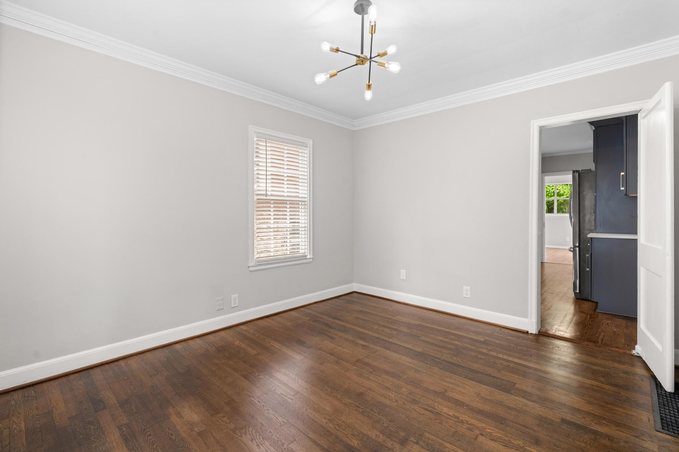  Move-in Ready Four Bedroom Home Offers Intown Convenience - 物件實景
