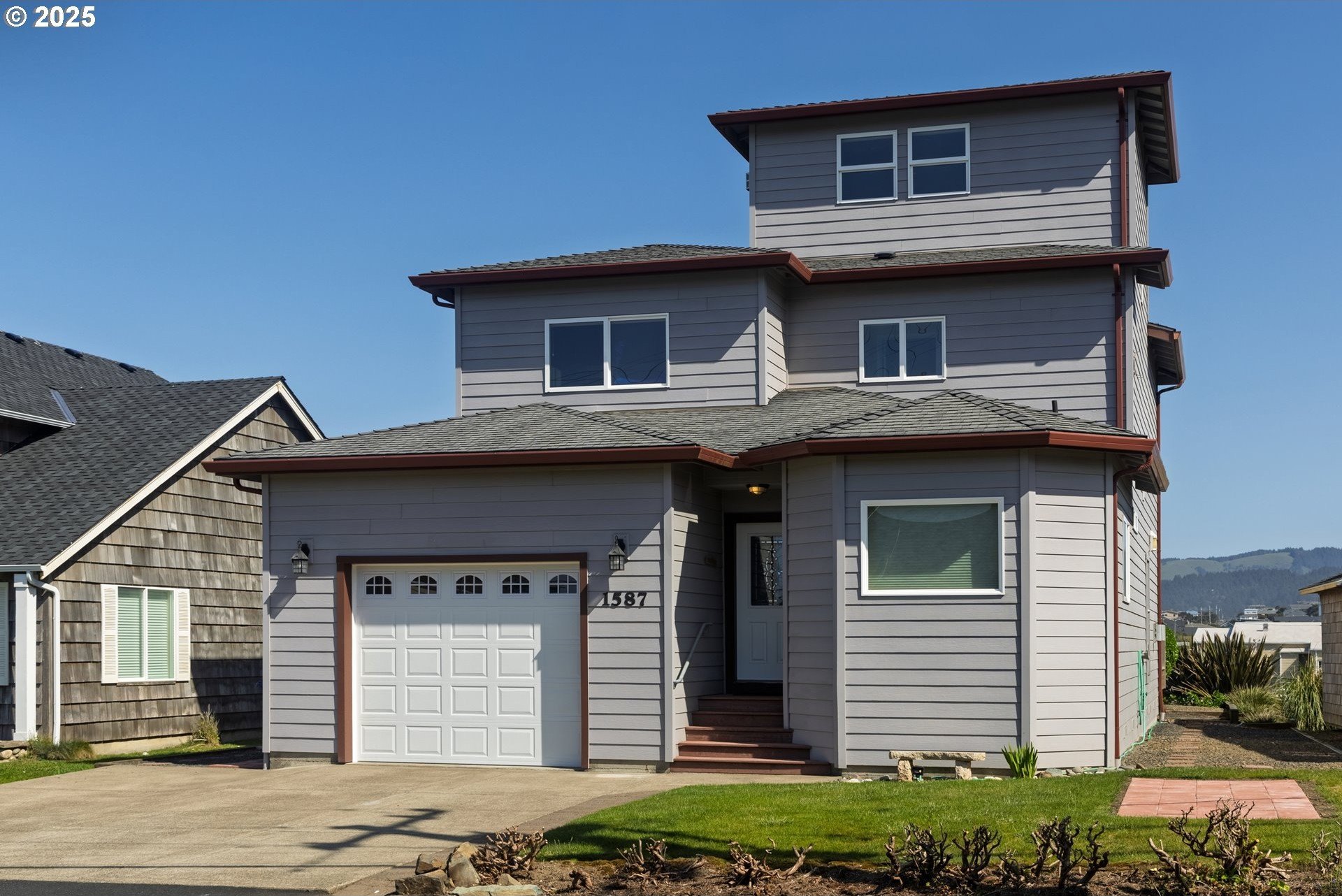 Lincoln City, Oregon, 97367, United States, 4 Bedrooms Bedrooms, ,3 BathroomsBathrooms,Residential,For Sale,1793948