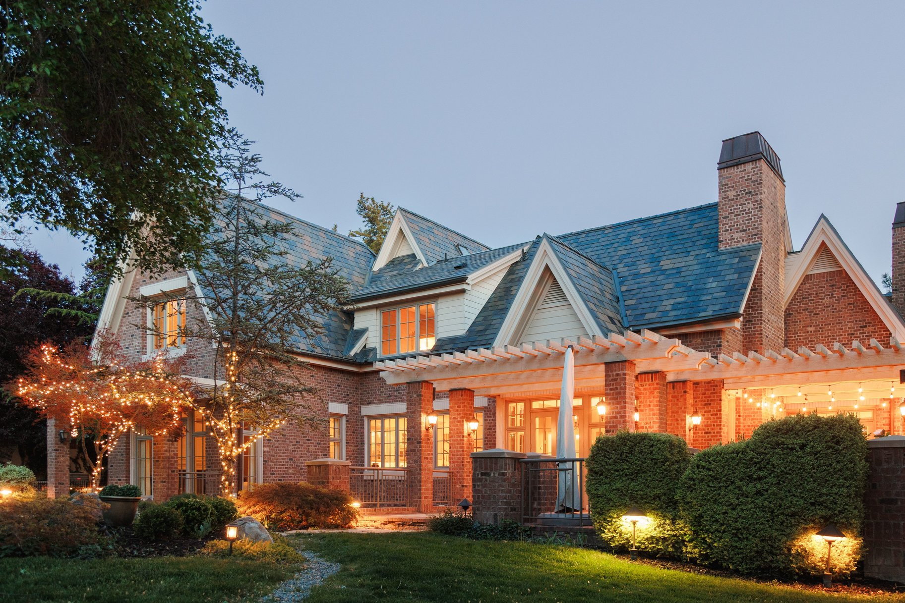  Stunning Custom Build on Millcreek Way - 物件實景