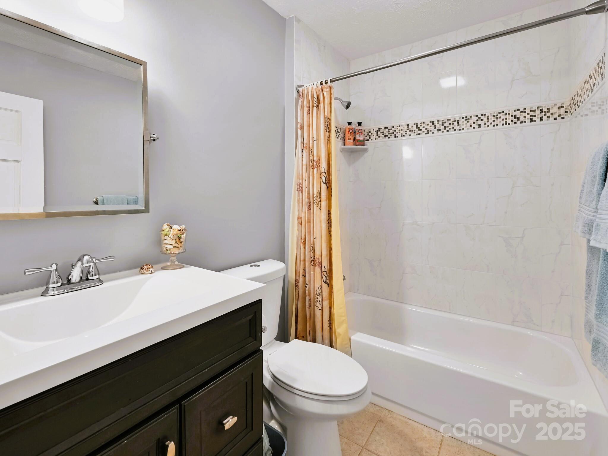 Hendersonville, North Carolina, 28739, United States, 3 Bedrooms Bedrooms, ,3 BathroomsBathrooms,Residential,For Sale,1890960