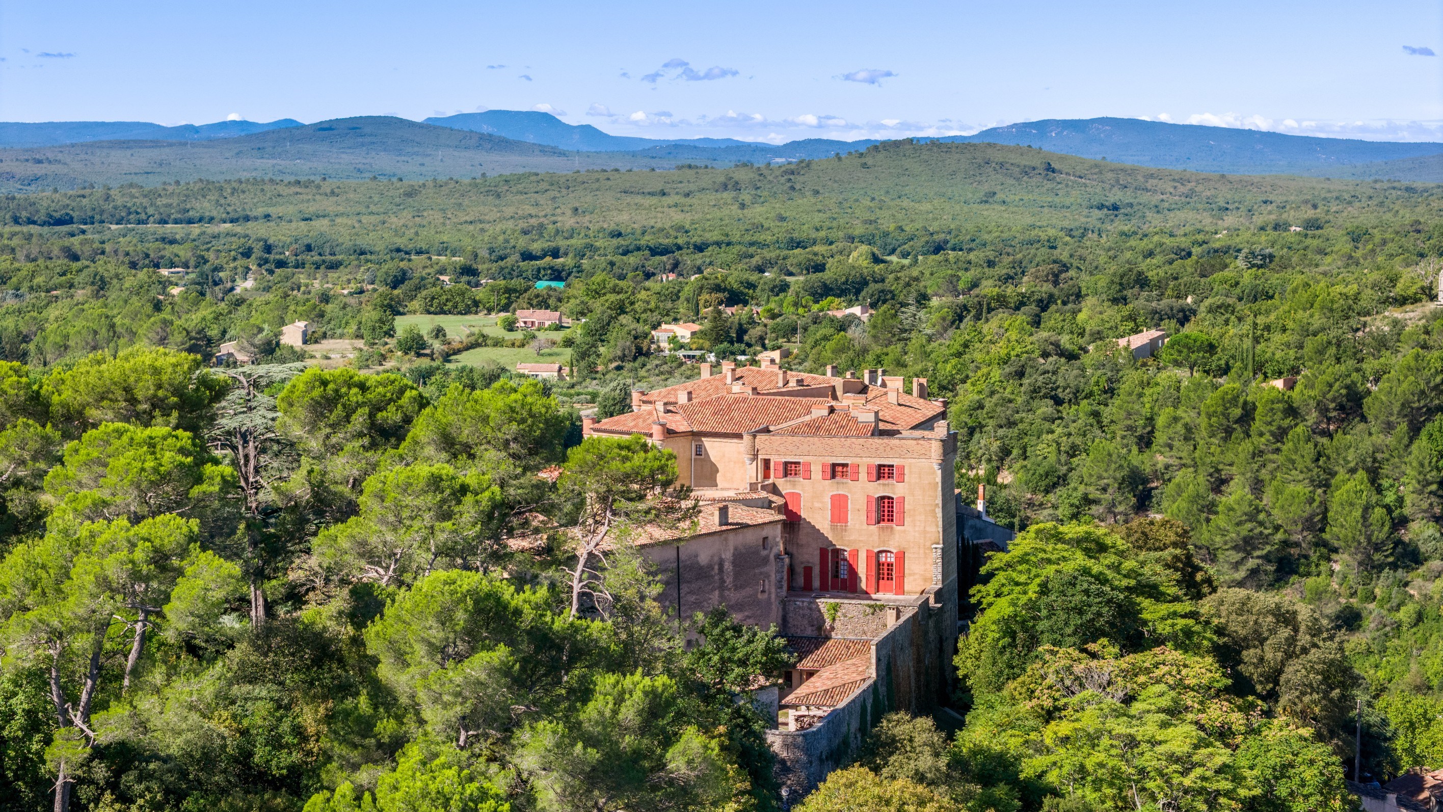  Exceptional Château in Provence – Elegance, History & Refinement - 物件實景