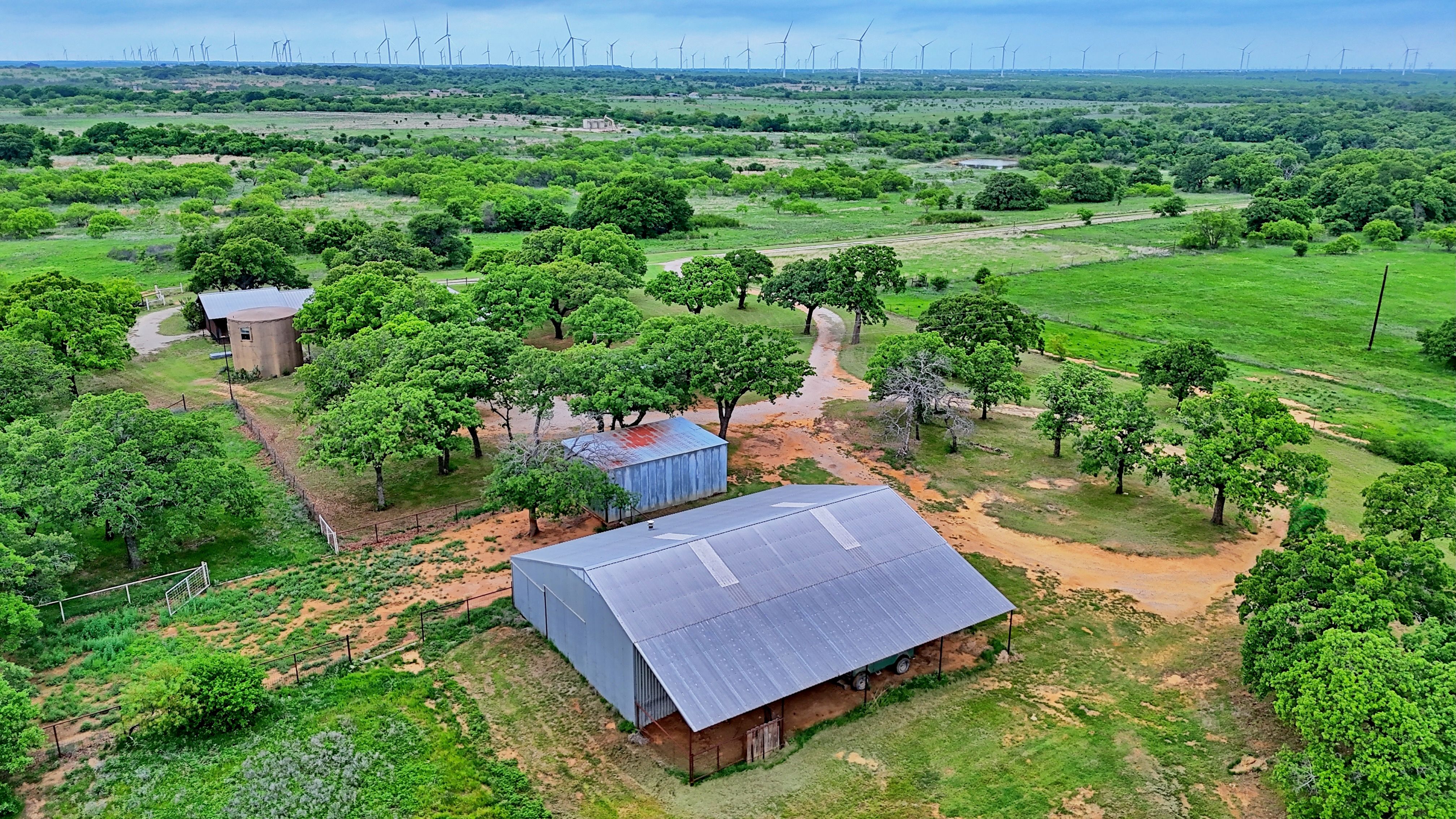  Ranch Style Rock Home on Private 80 Acres - 物件實景
