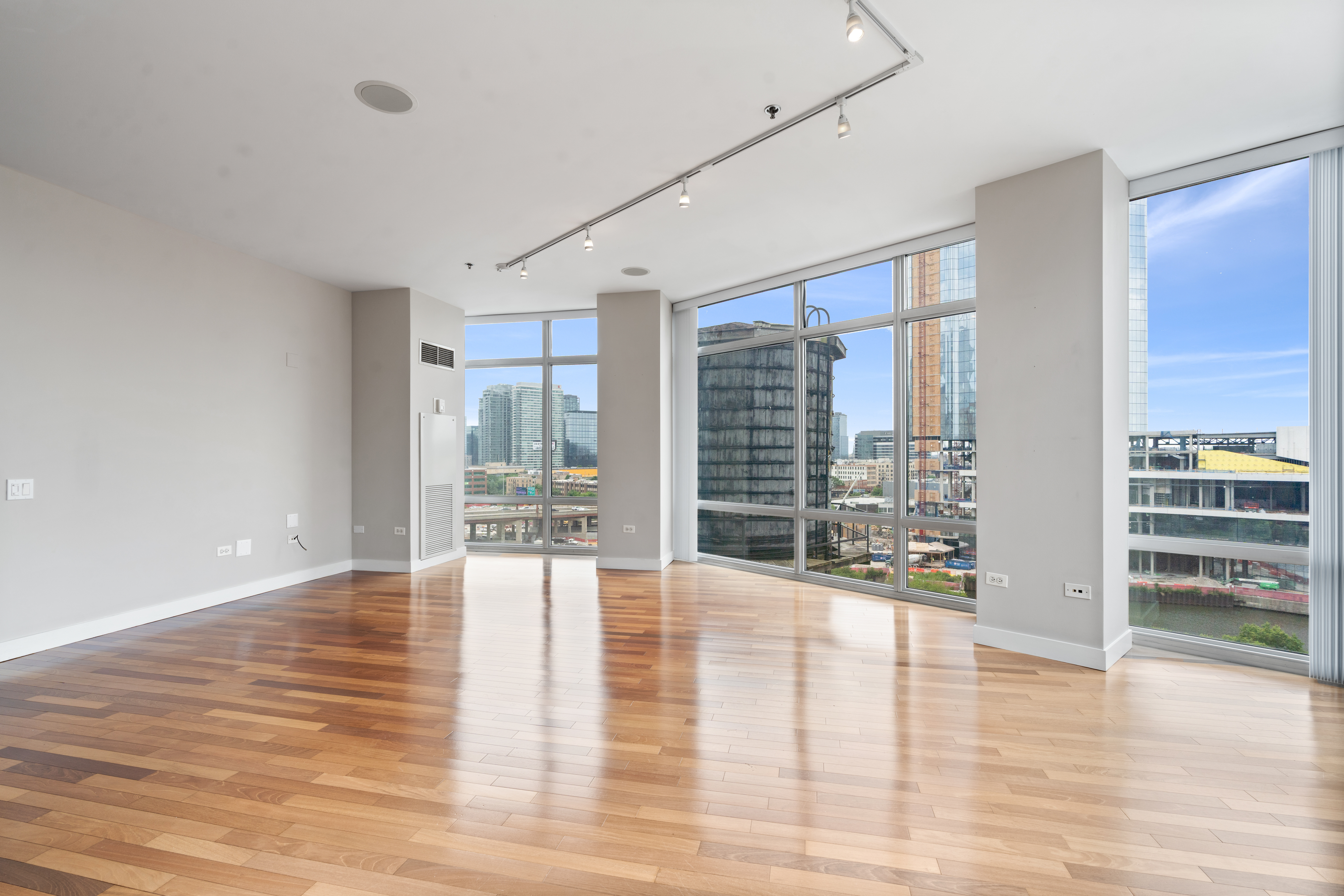  Prepare to be Impressed by this Impeccably Maintained Residence - 物件實景