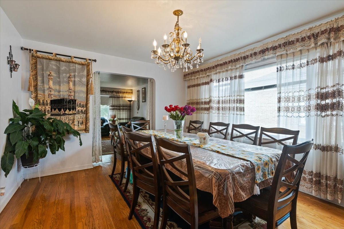 Chicago, Illinois, 60645, United States, 3 Bedrooms Bedrooms, ,3 BathroomsBathrooms,Residential,For Sale,1976245