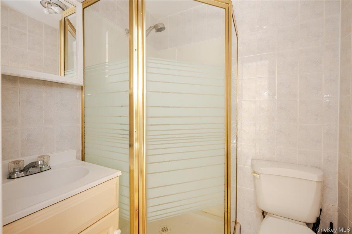 Dix Hills, New York, 11746, United States, 5 Bedrooms Bedrooms, ,3 BathroomsBathrooms,Residential,For Sale,1941018