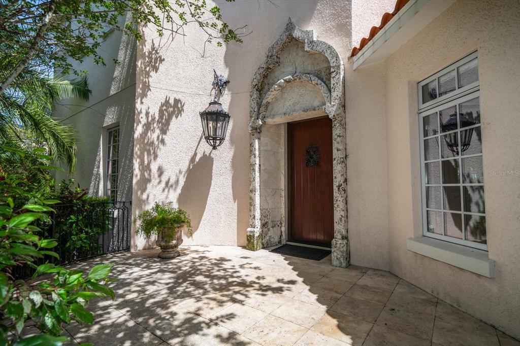 Tampa, Florida, 33606, United States, 5 Bedrooms Bedrooms, ,4 BathroomsBathrooms,Residential,For Sale,1827015