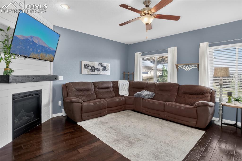 Colorado Springs, Colorado, 80925, United States, 6 Bedrooms Bedrooms, ,4 BathroomsBathrooms,Residential,For Sale,1994847