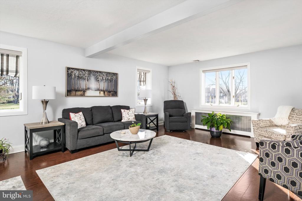 Allentown, New Jersey, 08501, United States, 4 Bedrooms Bedrooms, ,3 BathroomsBathrooms,Residential,For Sale,1998069