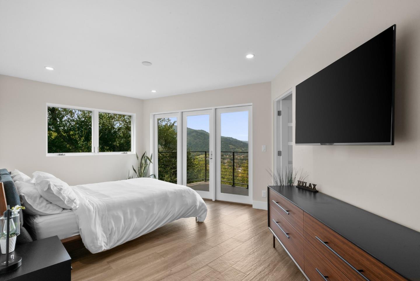 Los Gatos, California, 95030, United States, 5 Bedrooms Bedrooms, ,6 BathroomsBathrooms,Residential,For Sale,1997013