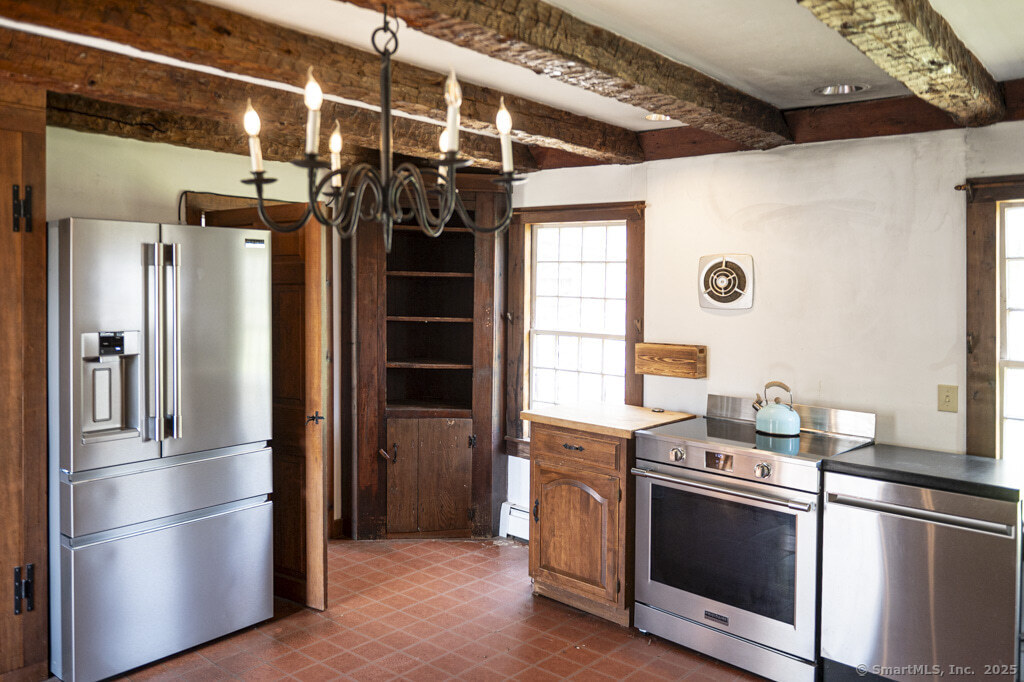 Clinton, Connecticut, 06413, United States, 4 Bedrooms Bedrooms, ,2 BathroomsBathrooms,Residential,For Sale,1998162