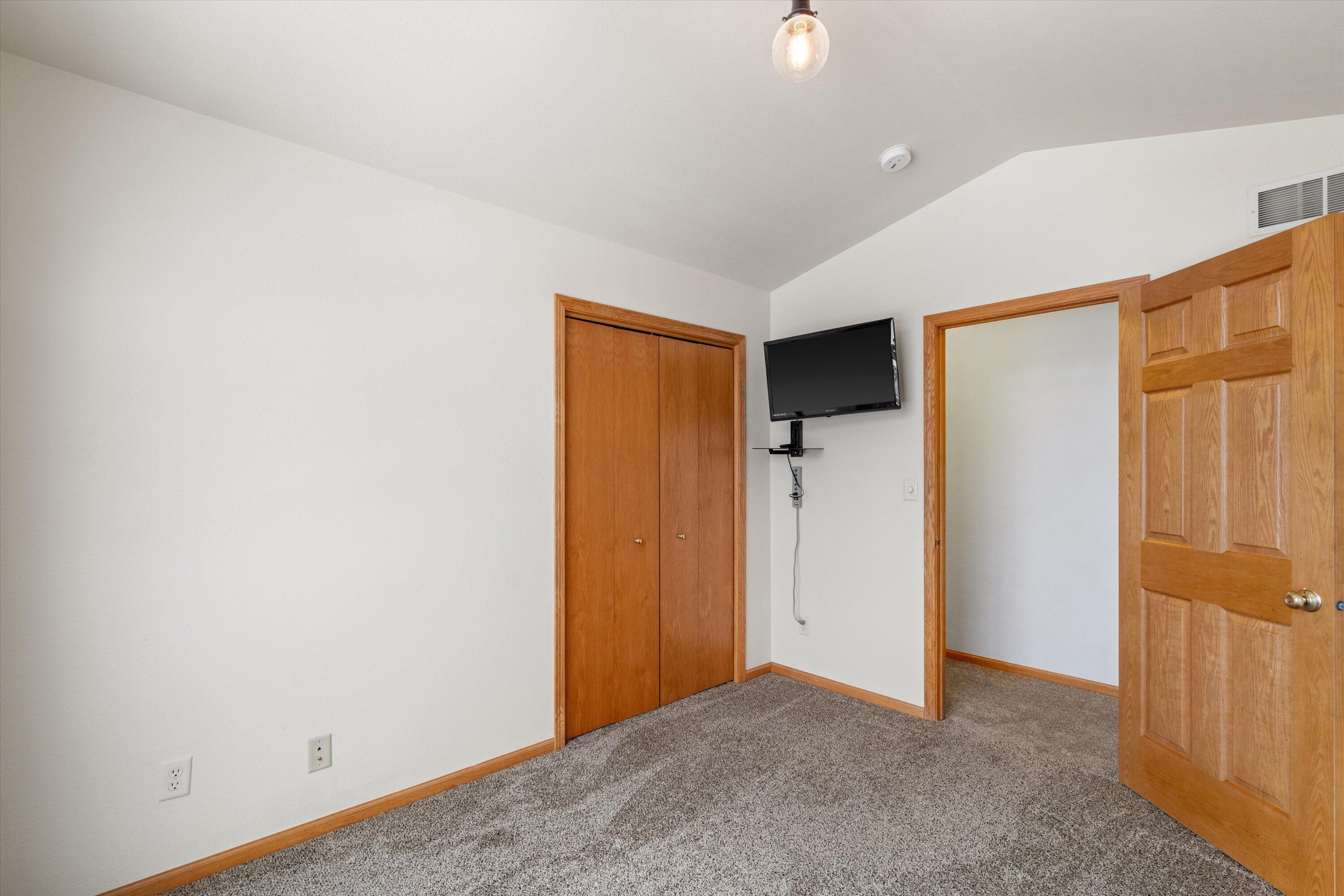 Oak Creek, Wisconsin, 53154, United States, 4 Bedrooms Bedrooms, ,4 BathroomsBathrooms,Residential,For Sale,2007520