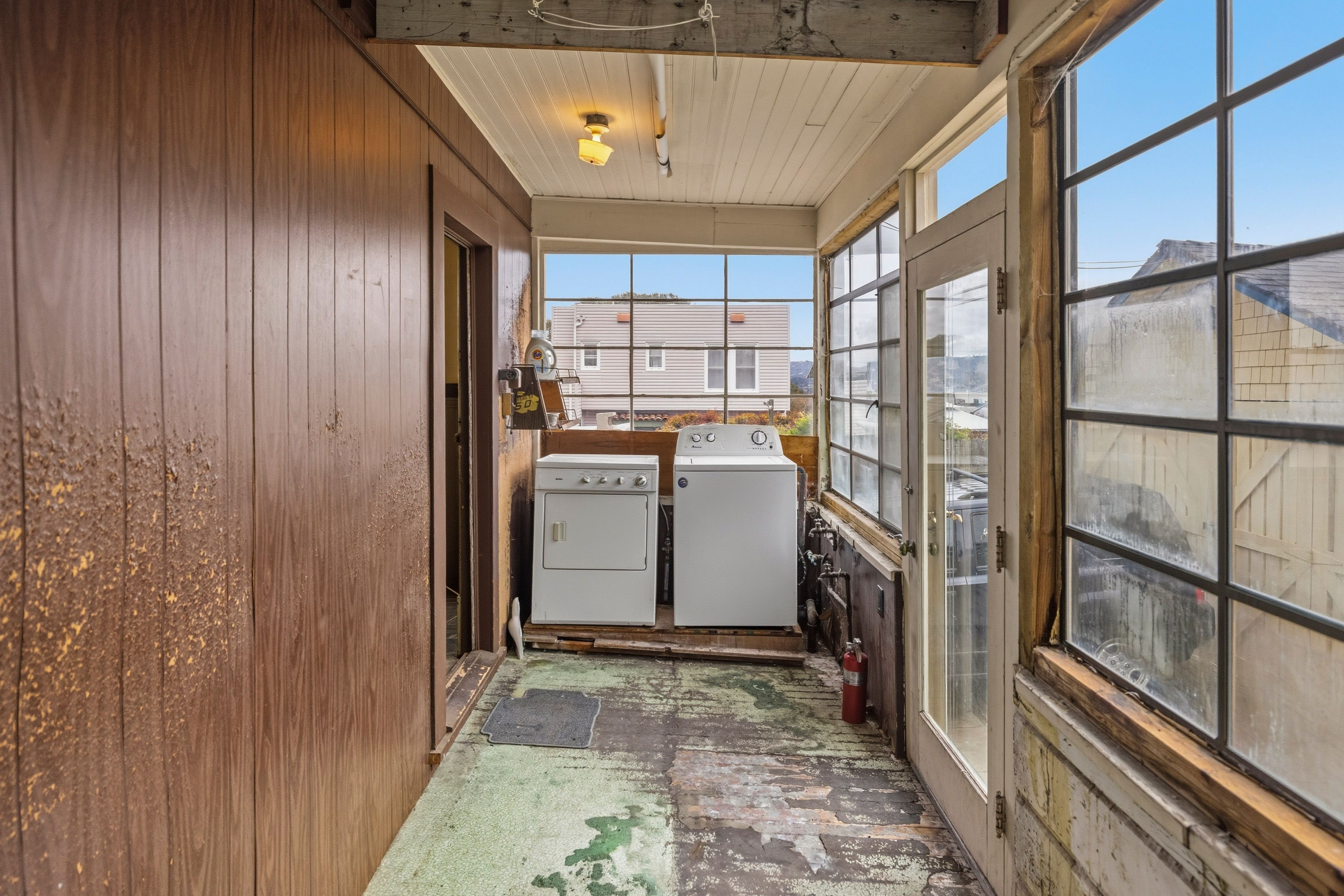  947 West Franklin Street - 物件實景