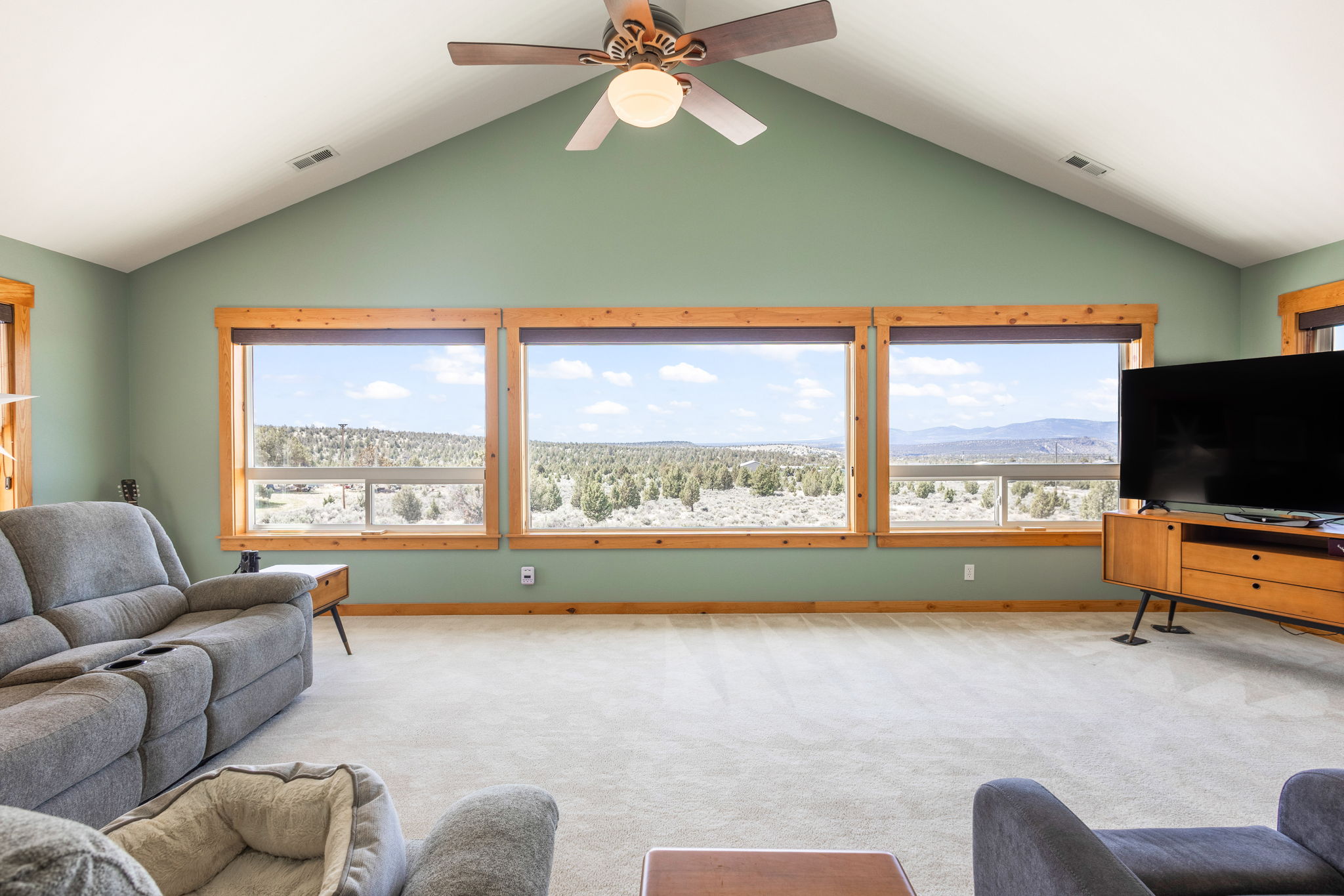 Prineville, Oregon, 97754, United States, 3 Bedrooms Bedrooms, ,3 BathroomsBathrooms,Residential,For Sale,1787892