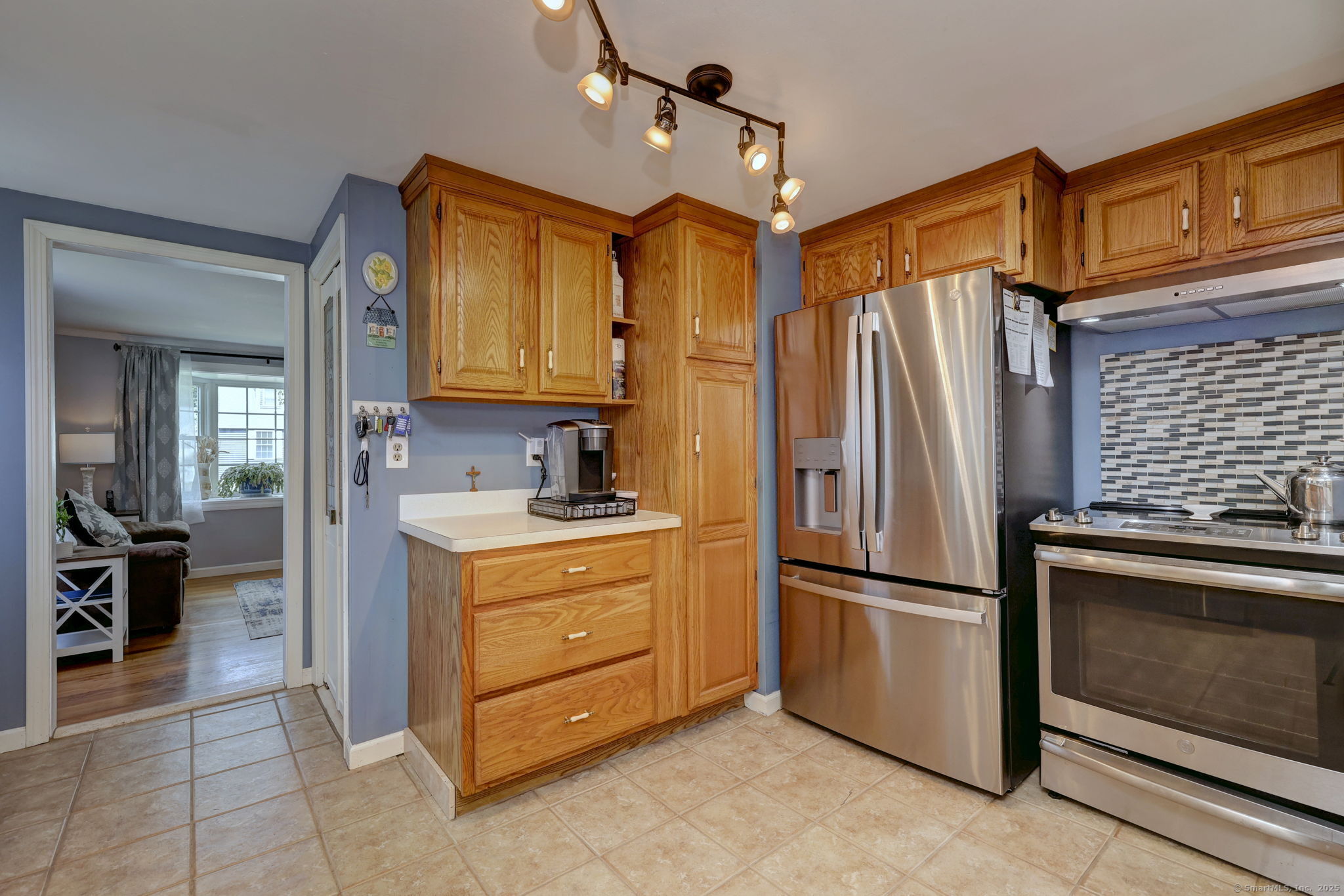 Milford, Connecticut, 06460, United States, 4 Bedrooms Bedrooms, ,3 BathroomsBathrooms,Residential,For Sale,1939362