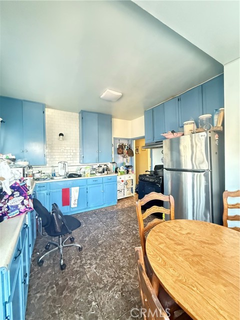 Los Angeles, California, 90059, United States, 7 Bedrooms Bedrooms, ,Residential,For Sale,1975927