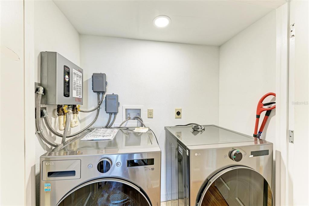 Bradenton, Florida, 34210, United States, 2 Bedrooms Bedrooms, ,2 BathroomsBathrooms,Residential,For Sale,1897662