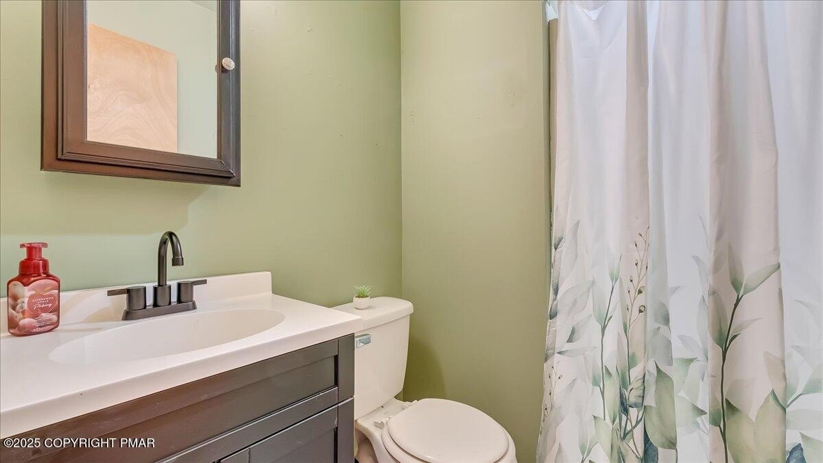 Lake Harmony, Pennsylvania, 18624, United States, 8 Bedrooms Bedrooms, ,4 BathroomsBathrooms,Residential,For Sale,1914089