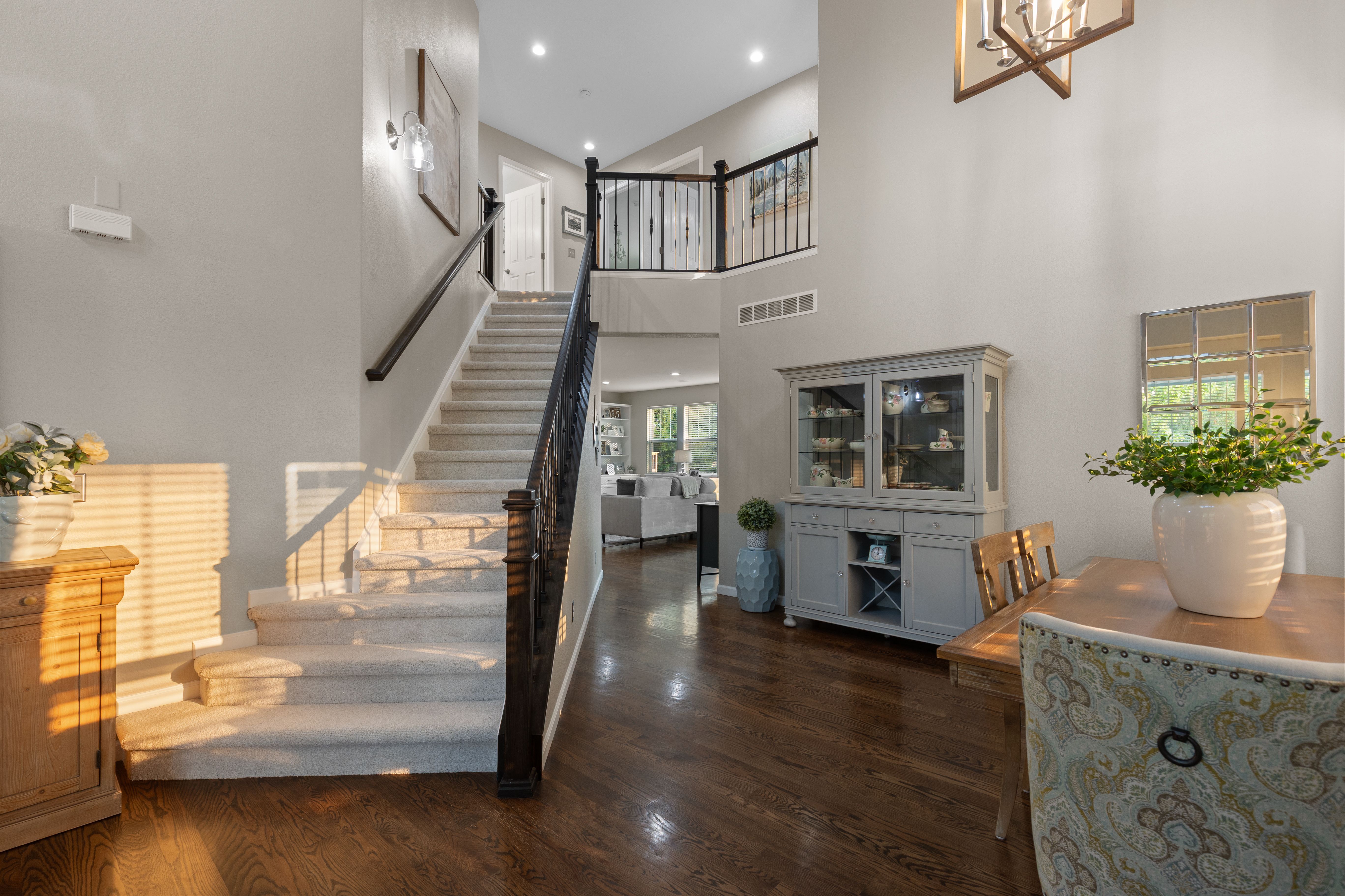  A warm and beautifully updated 5-bedroom, 4-bathroom walkout - 物件實景