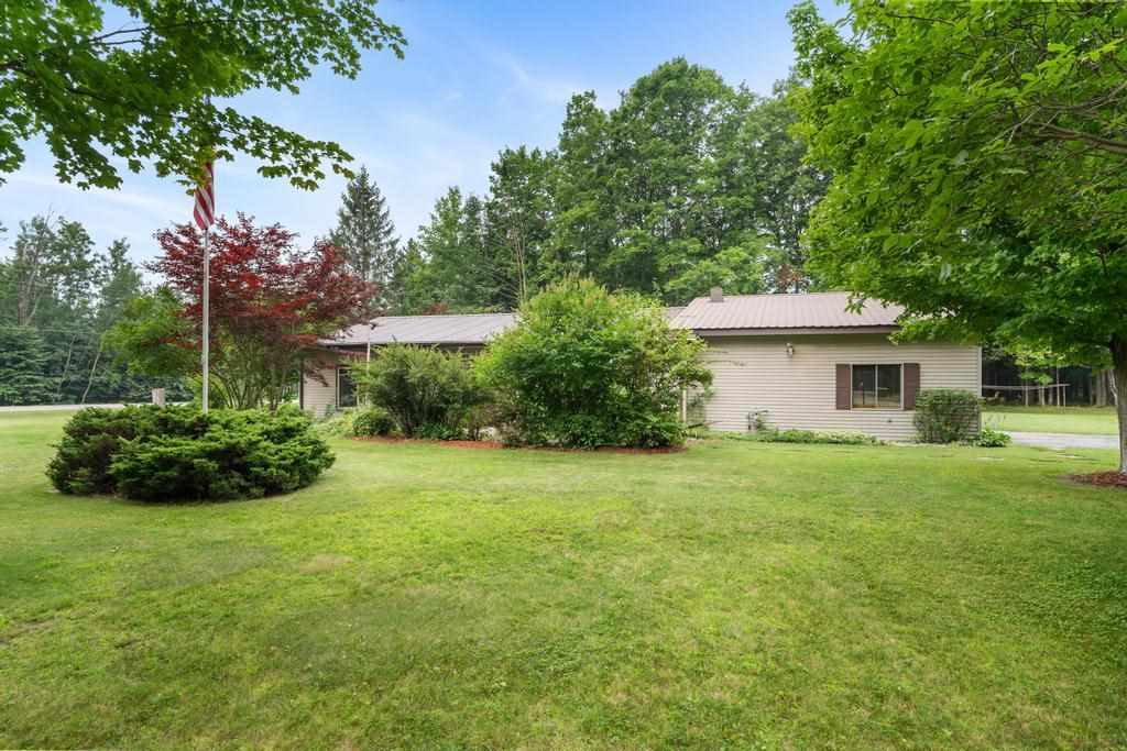 Charlevoix, Michigan, 49720, United States, 3 Bedrooms Bedrooms, ,2 BathroomsBathrooms,Residential,For Sale,1908367