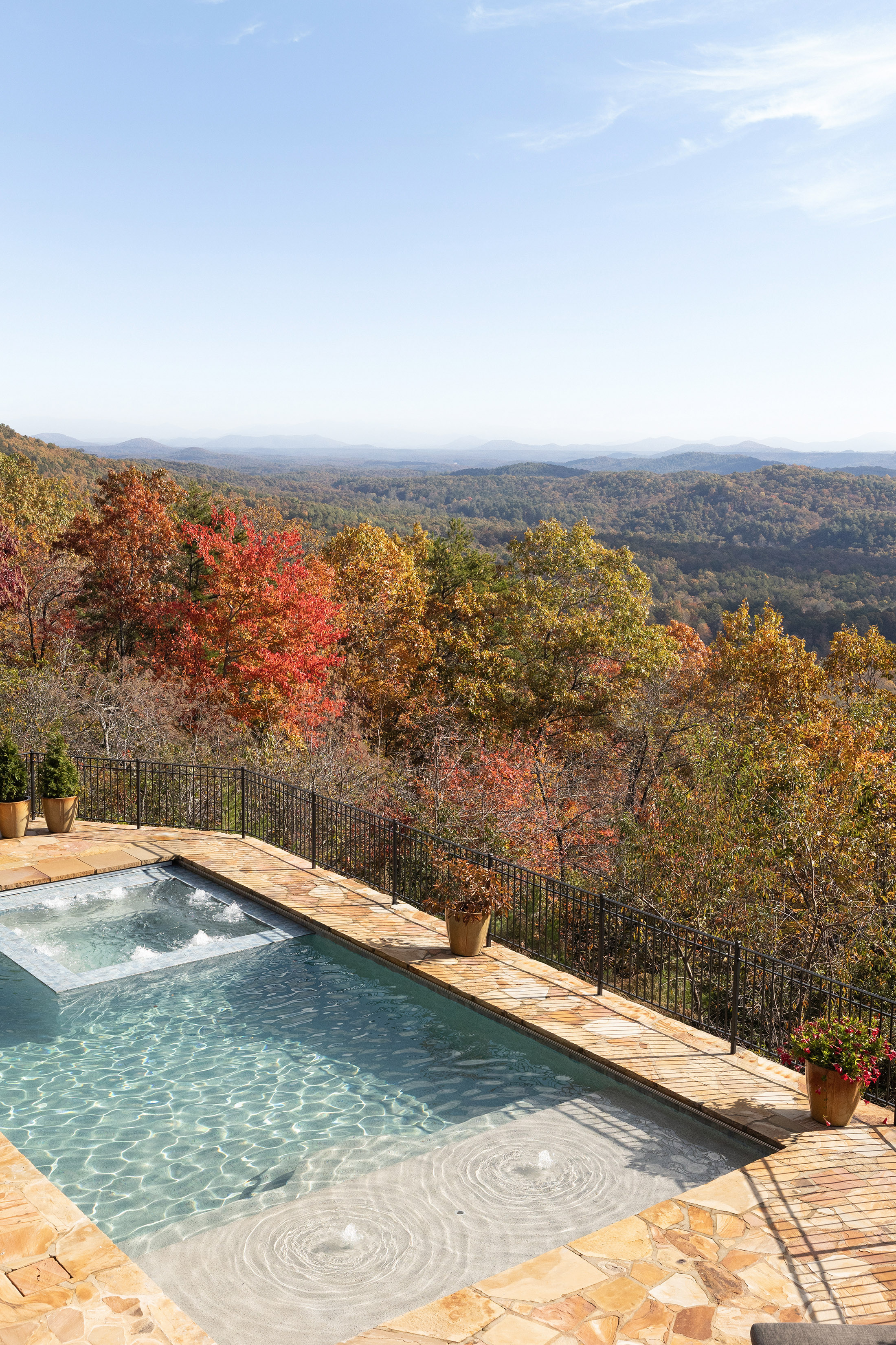  Mineral Bluff Retreat Offers Resort-caliber Outdoor Living and Sweeping Views - 物件實景