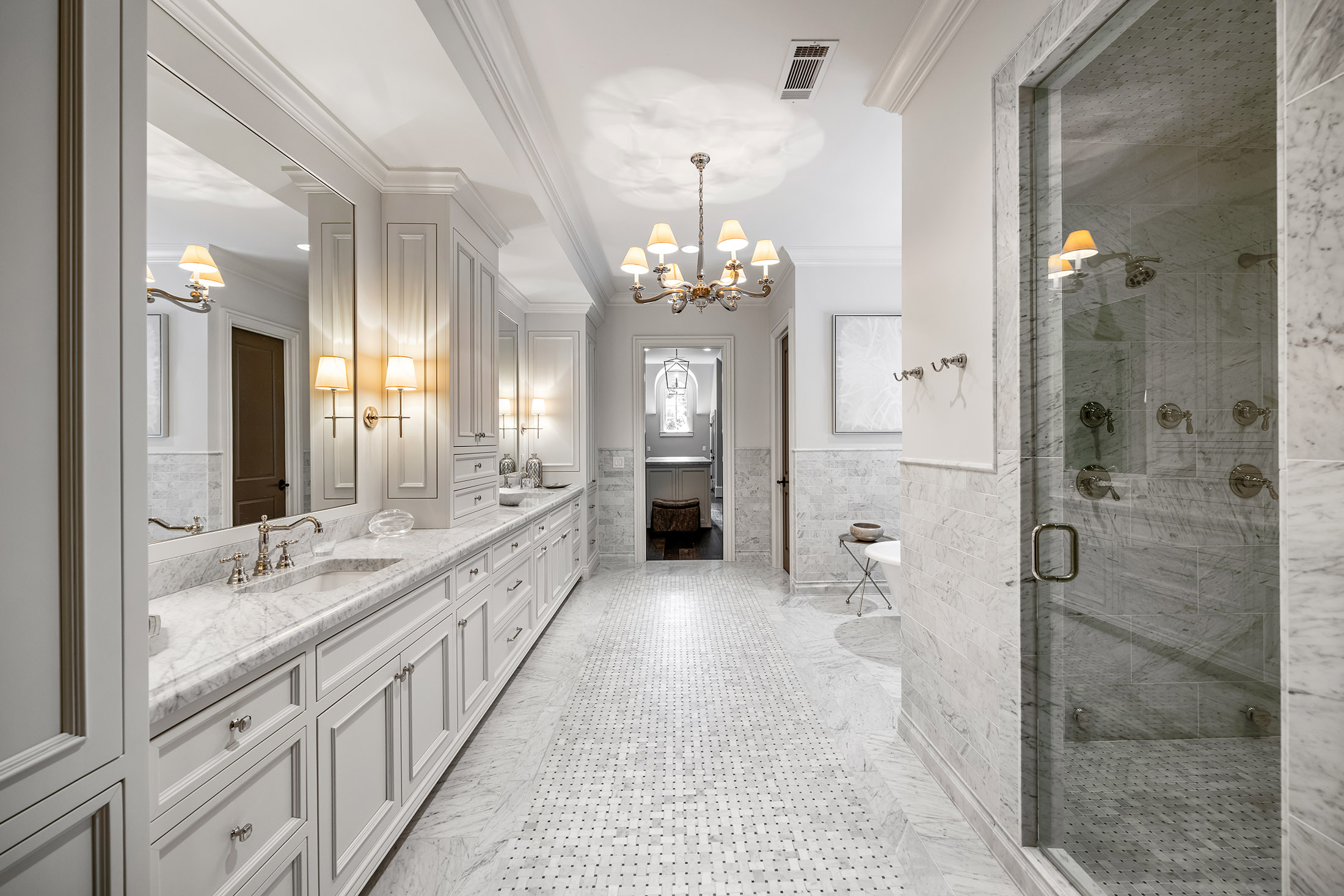  Buckhead Estate Pairs Architectural Presence with Richly Layered Interiors - 物件實景