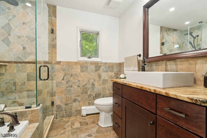 Kinnelon Boro, New Jersey, 07405, United States, 5 Bedrooms Bedrooms, ,4 BathroomsBathrooms,Residential,For Sale,1939062