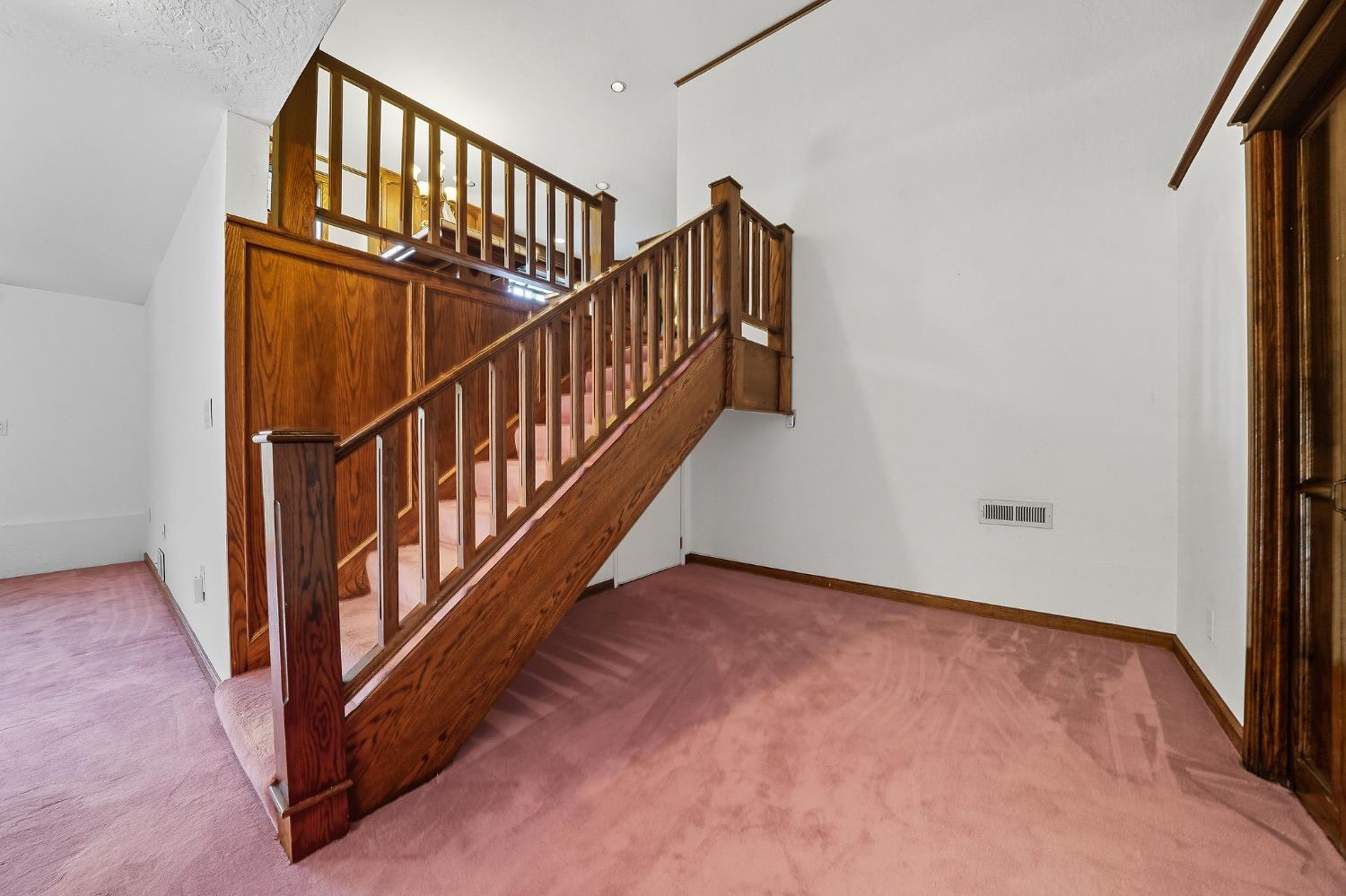 Pine Grove, California, 95665, United States, 3 Bedrooms Bedrooms, ,4 BathroomsBathrooms,Residential,For Sale,1975649