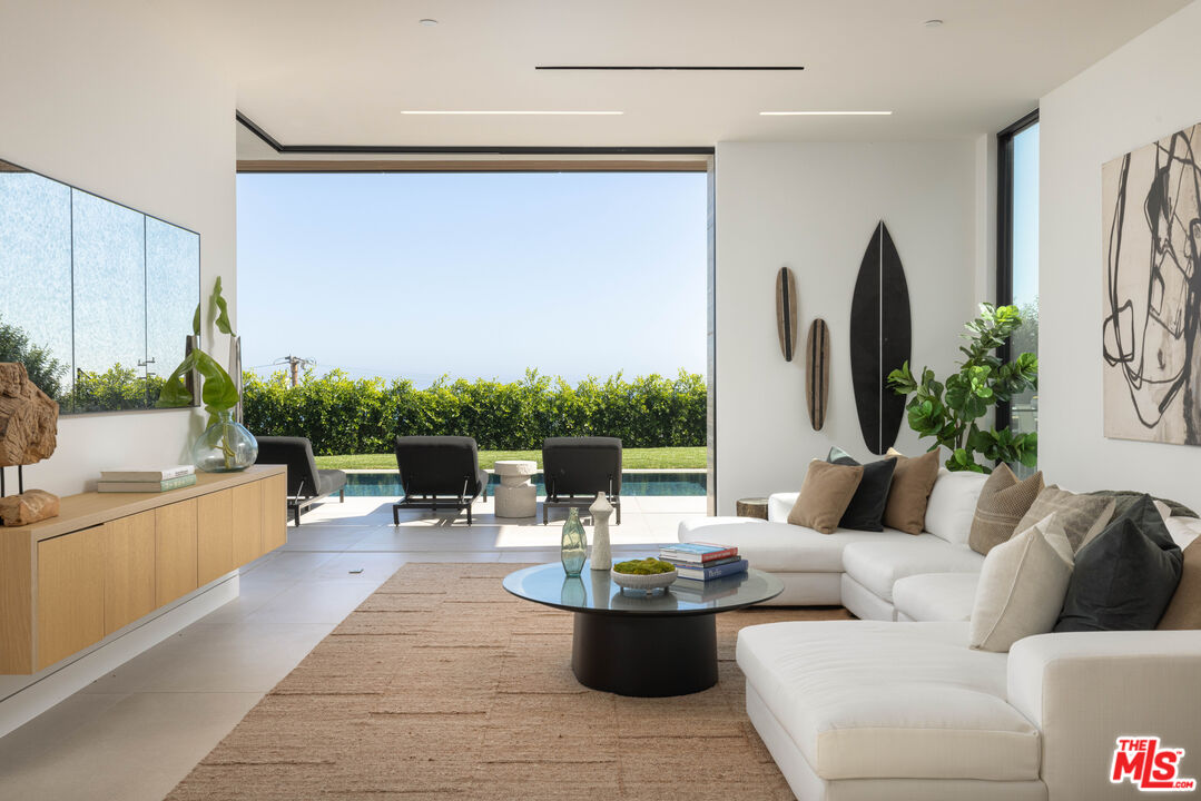 Malibu, California, 90265, United States, 5 Bedrooms Bedrooms, ,10 BathroomsBathrooms,Residential,For Sale,1707540