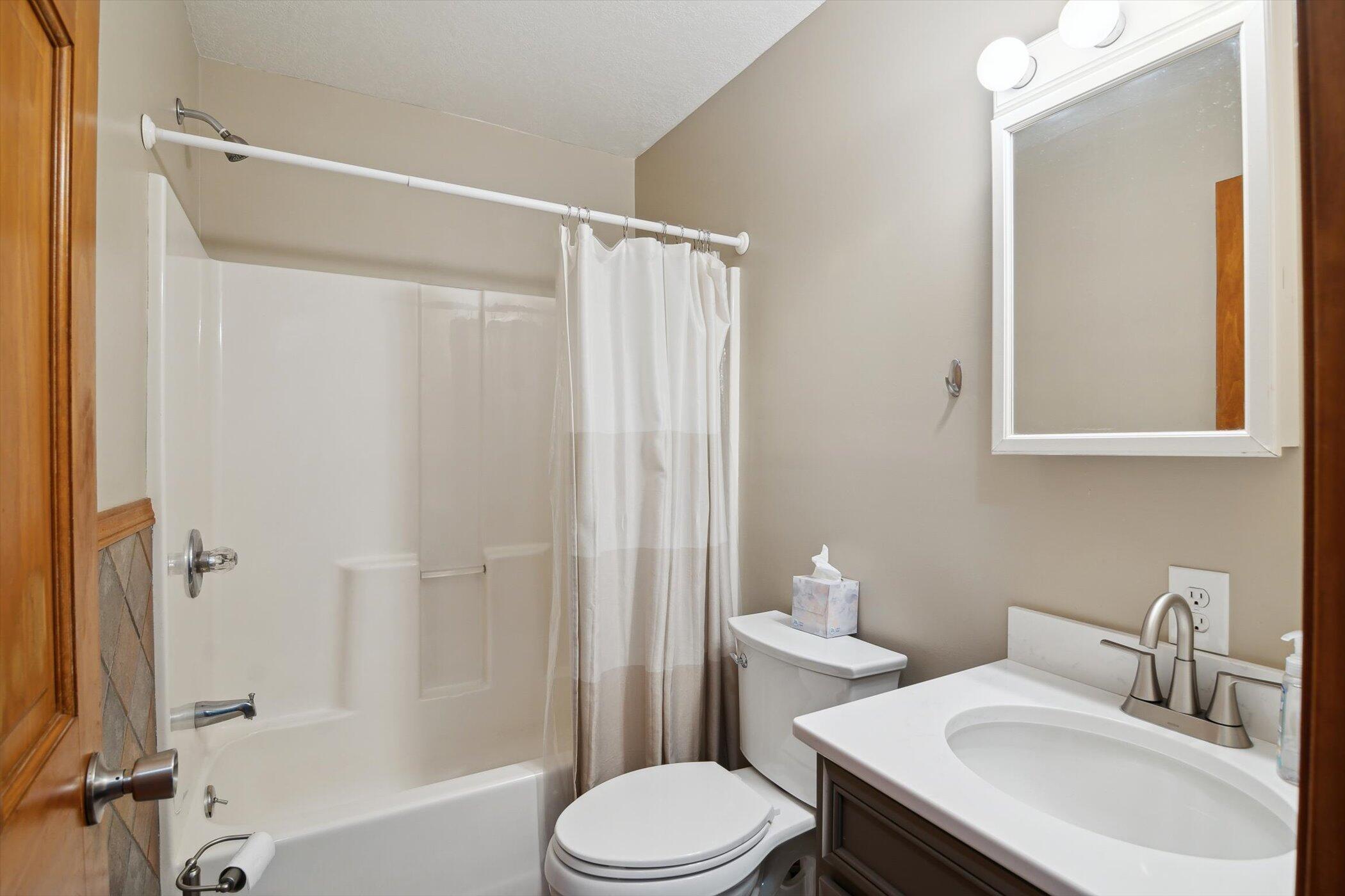 Hillsdale, Michigan, 49242, United States, 6 Bedrooms Bedrooms, ,4 BathroomsBathrooms,Residential,For Sale,1974672