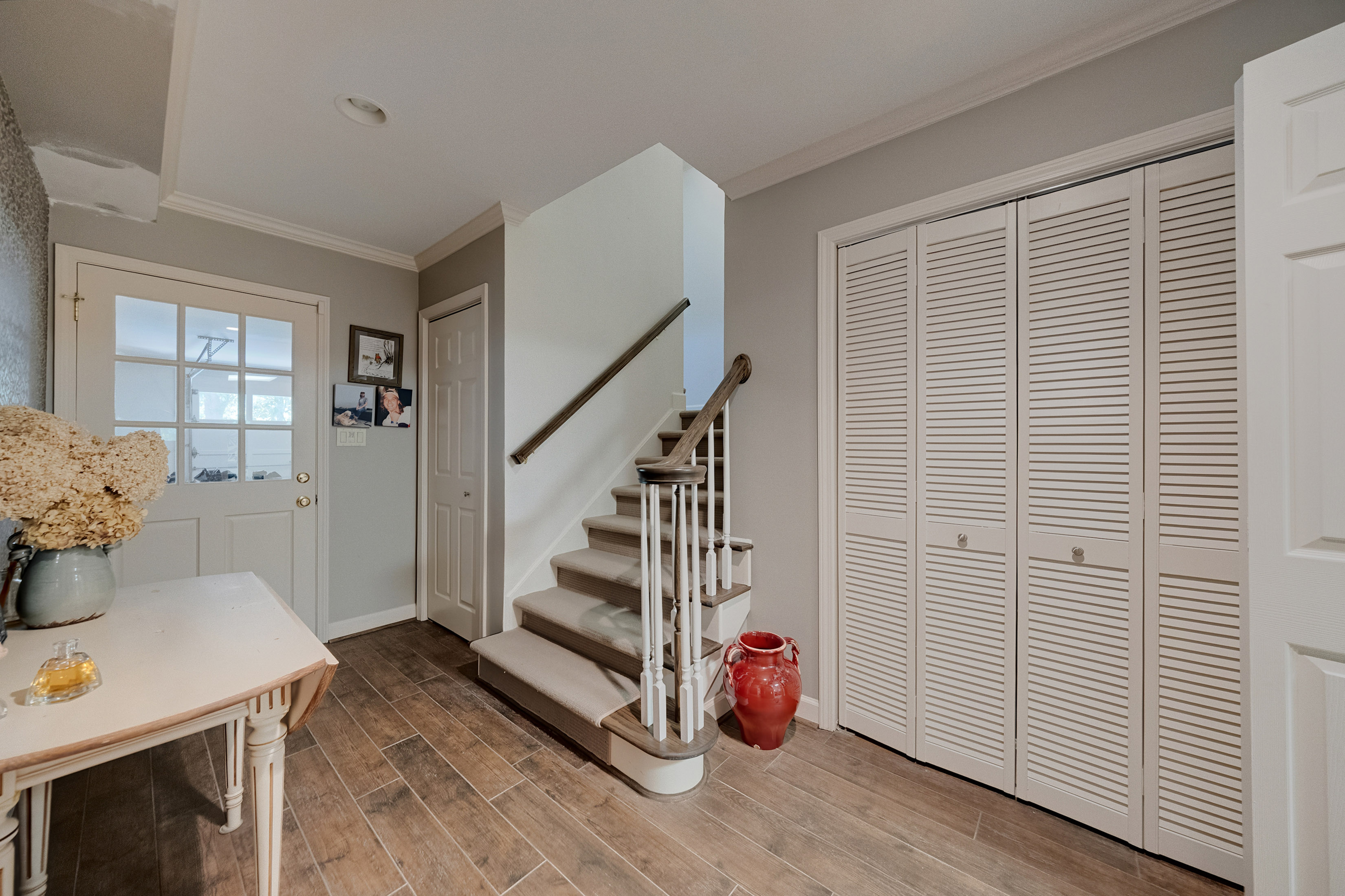  Elegantly Renovated Townhome in Gated Community - 物件實景