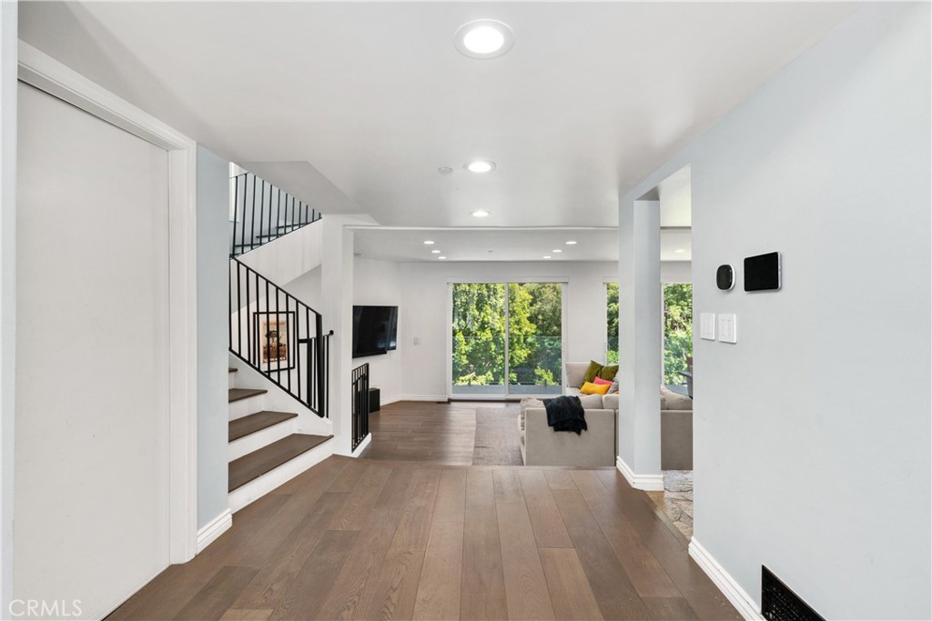Los Angeles, California, 90046, United States, 3 Bedrooms Bedrooms, ,4 BathroomsBathrooms,Residential,For Sale,1817494