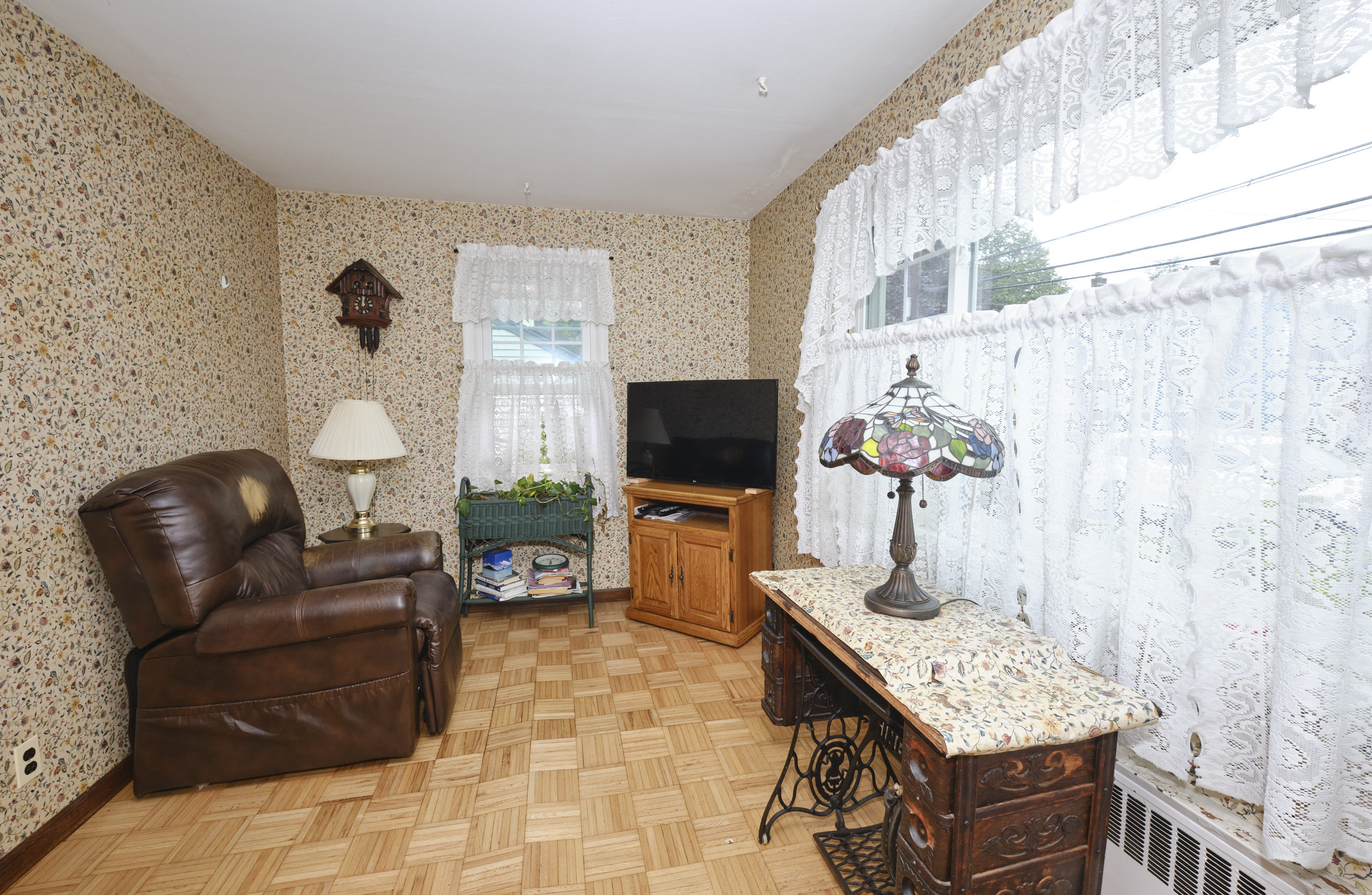Floral Park, New York, 11001, United States, 3 Bedrooms Bedrooms, ,2 BathroomsBathrooms,Residential,For Sale,1974847